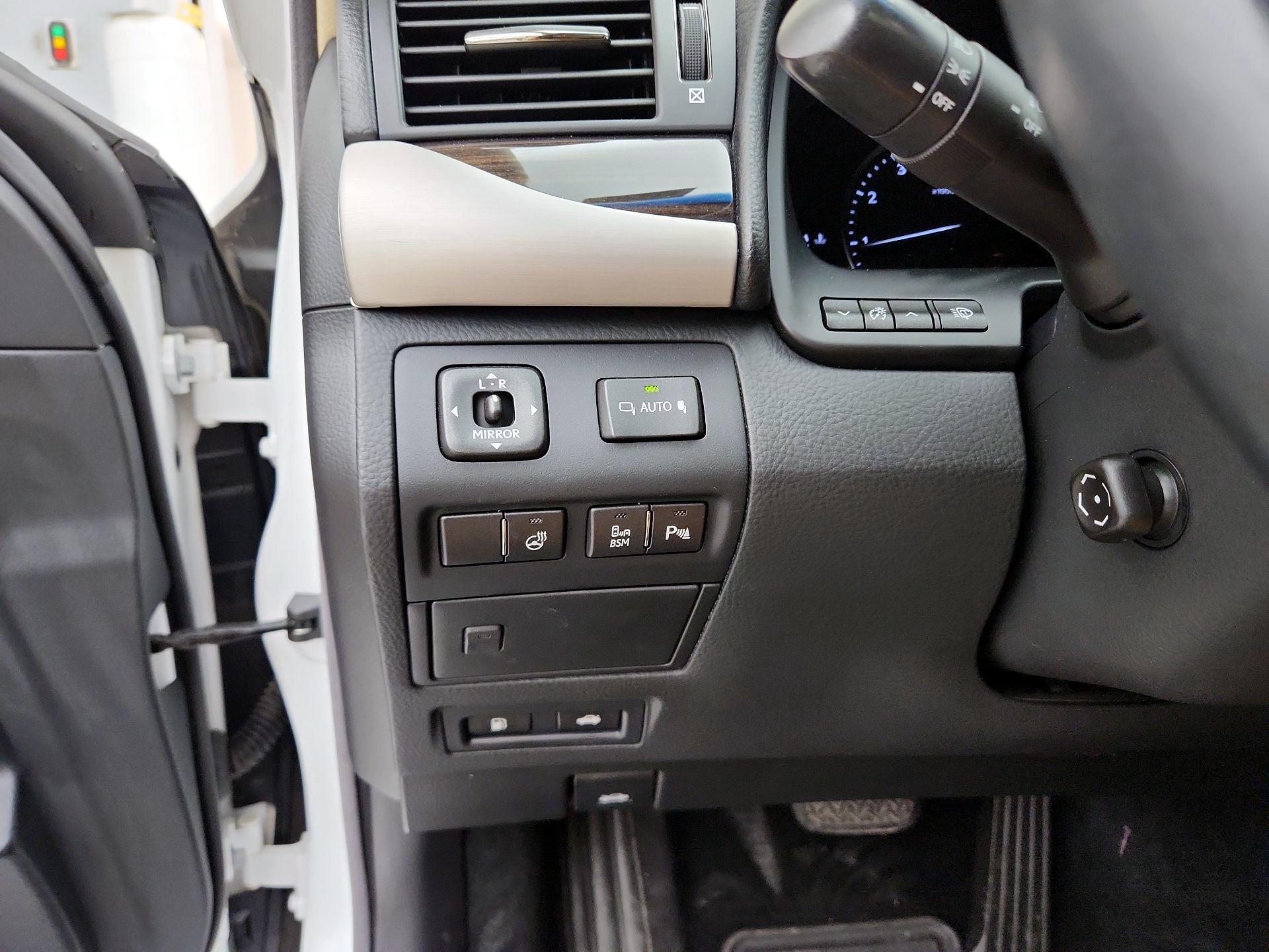 Thumbnail: 2015 Lexus LS - 13