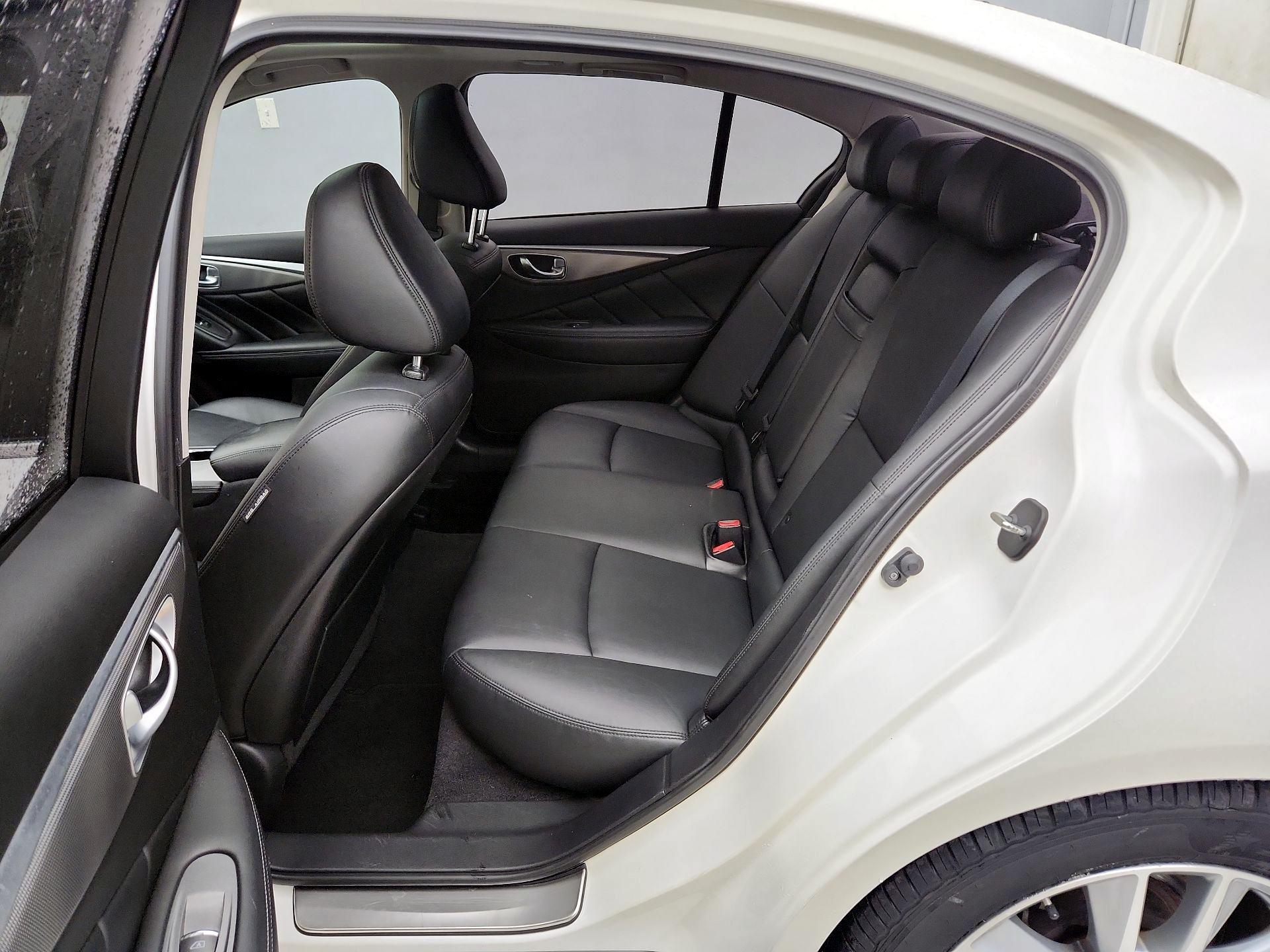 Thumbnail: 2015 INFINITI Q50 - 20