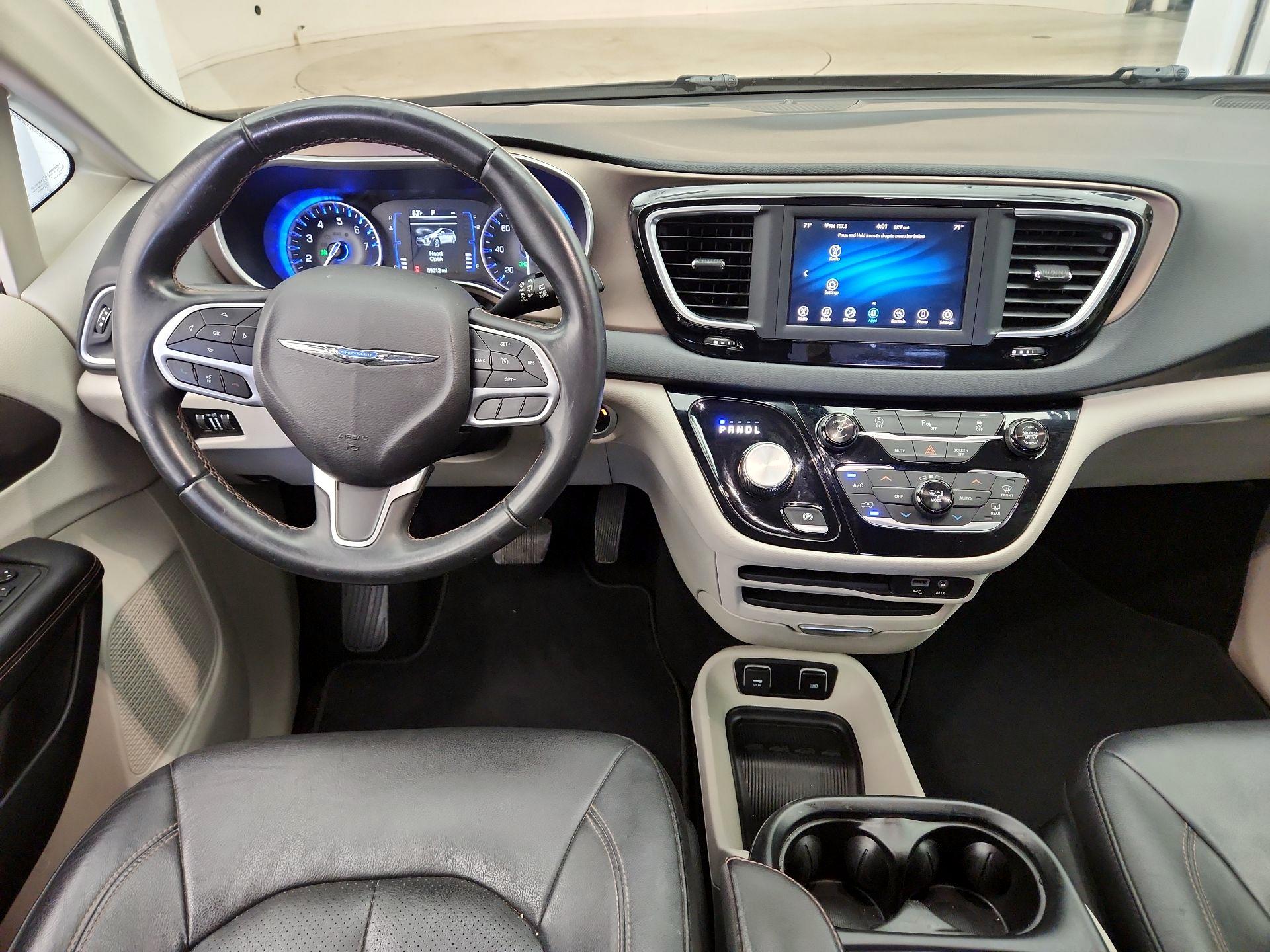 Thumbnail: 2018 Chrysler Pacifica - 9