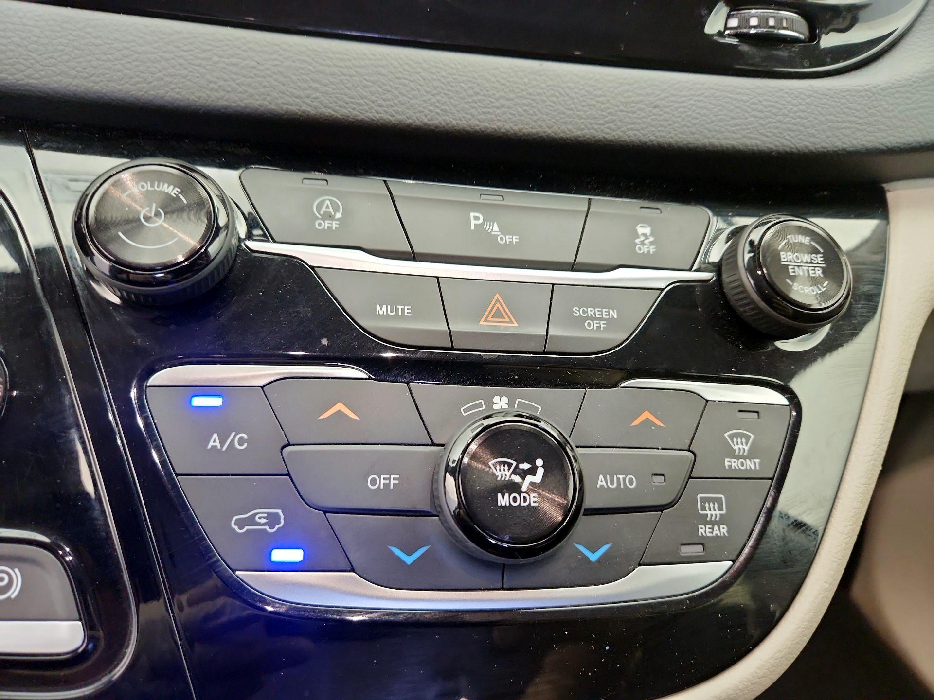 Thumbnail: 2018 Chrysler Pacifica - 16