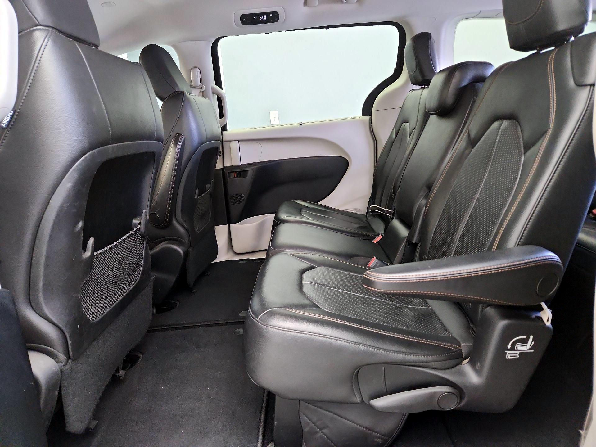 Thumbnail: 2018 Chrysler Pacifica - 19