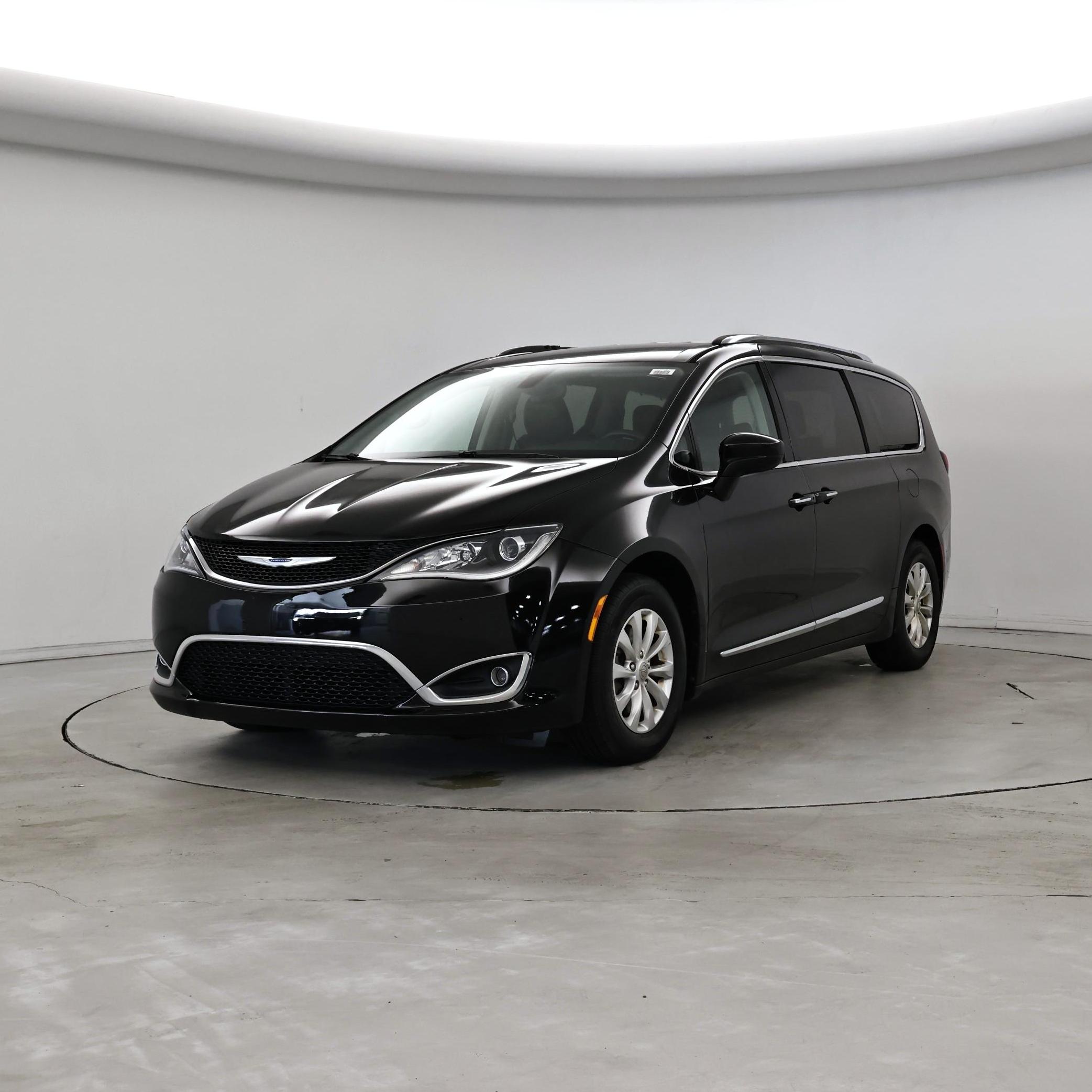 Thumbnail: 2018 Chrysler Pacifica - 4