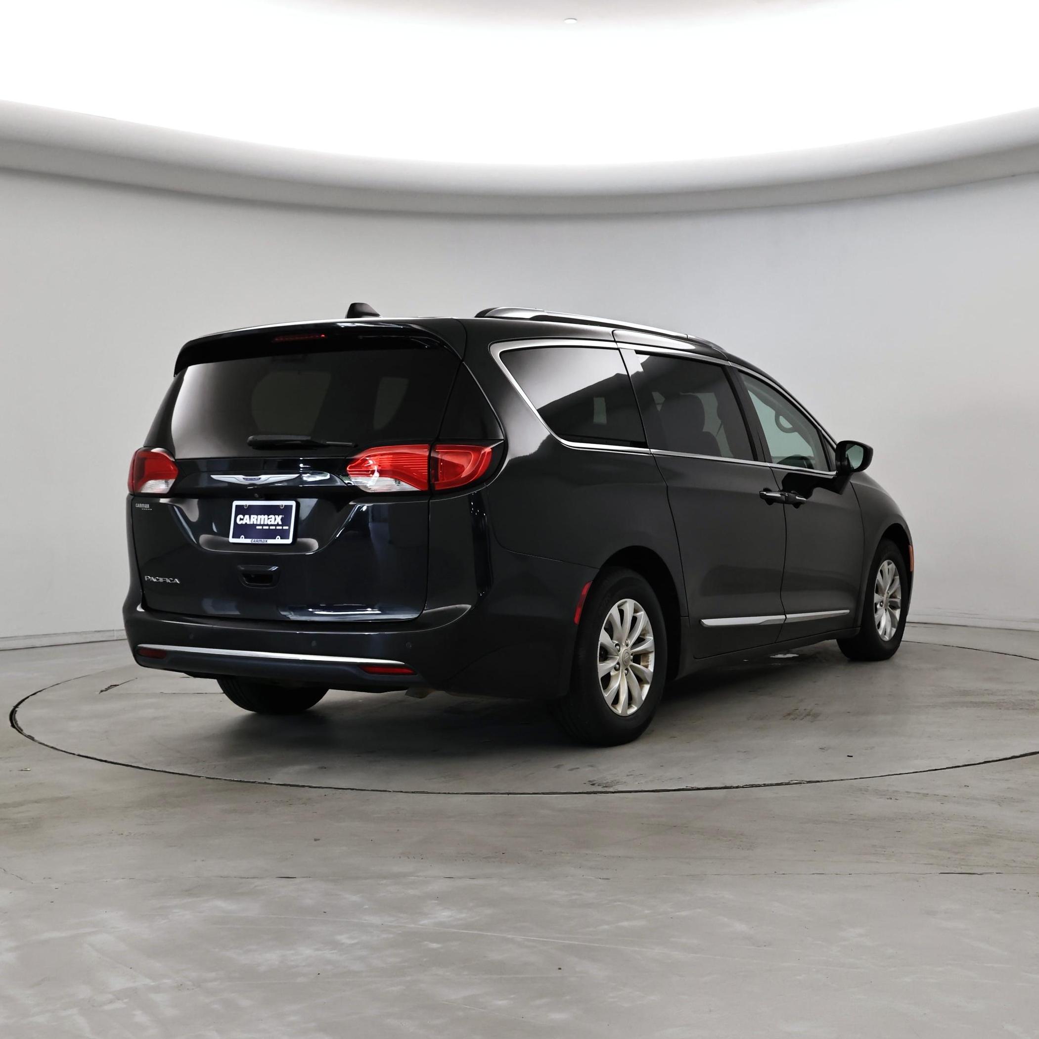 Thumbnail: 2018 Chrysler Pacifica - 8