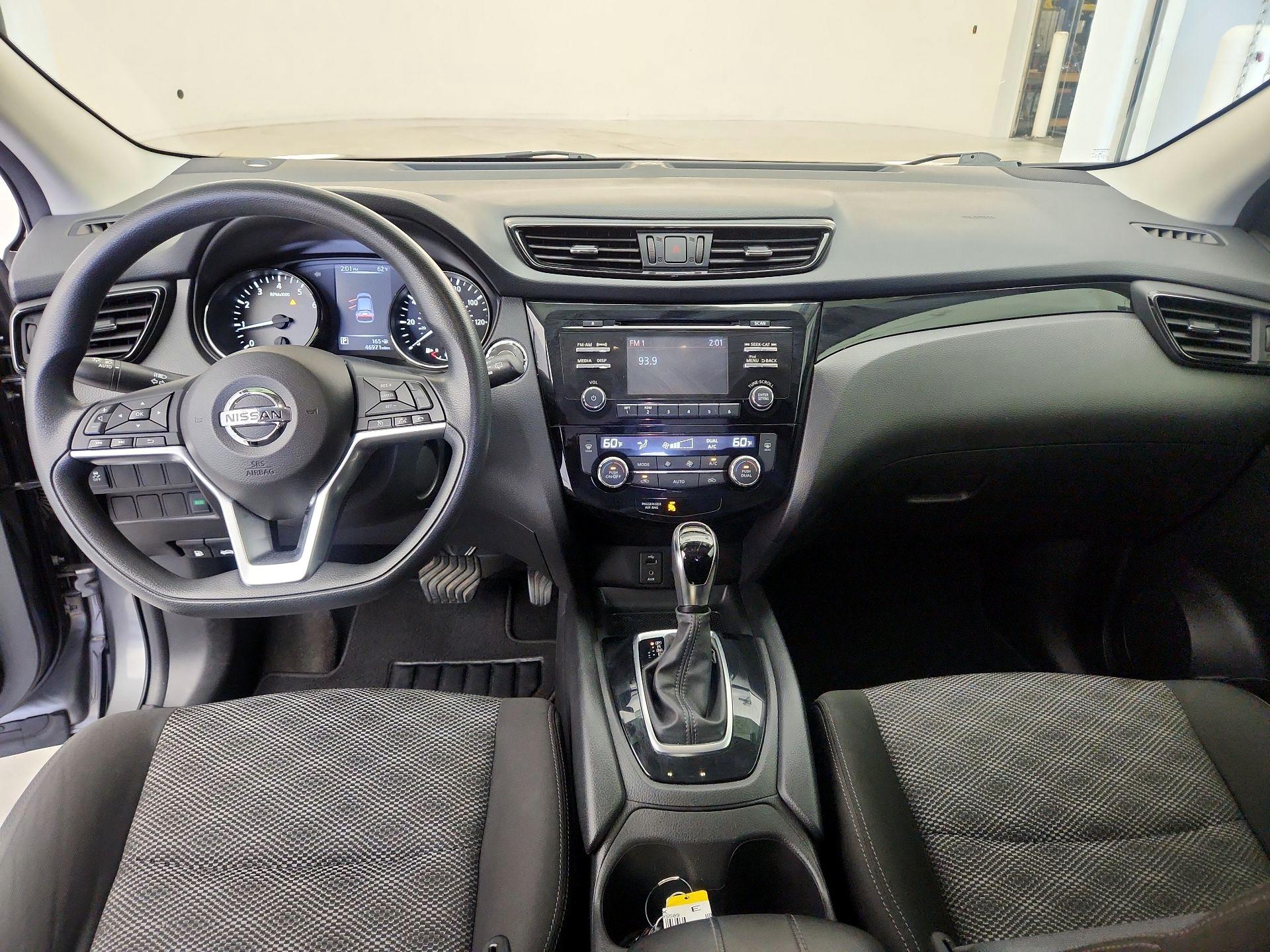Thumbnail: 2017 Nissan Rogue Sport - 9