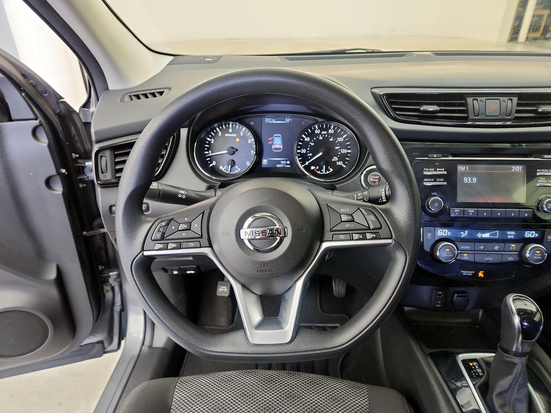 Thumbnail: 2017 Nissan Rogue Sport - 10