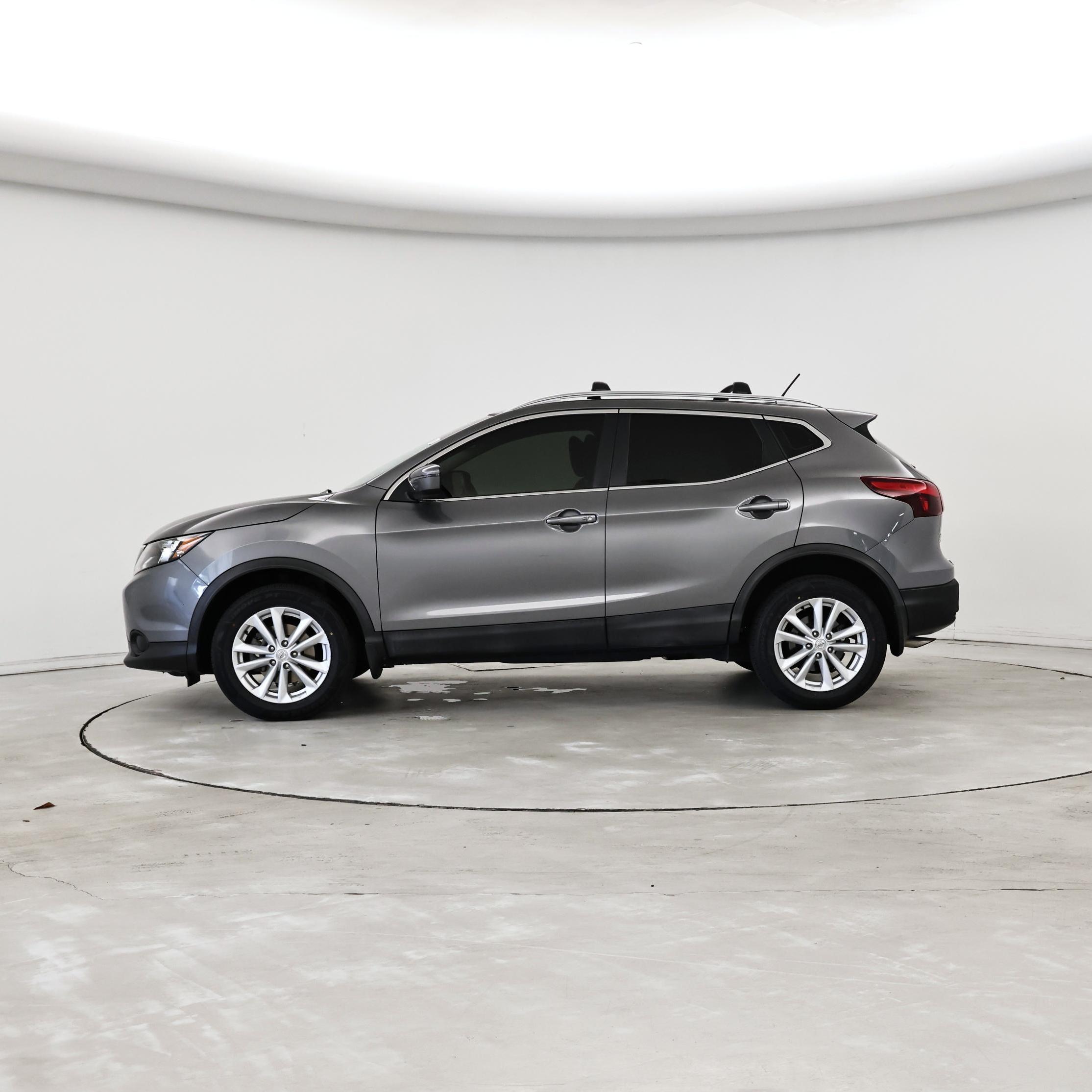 Thumbnail: 2017 Nissan Rogue Sport - 3