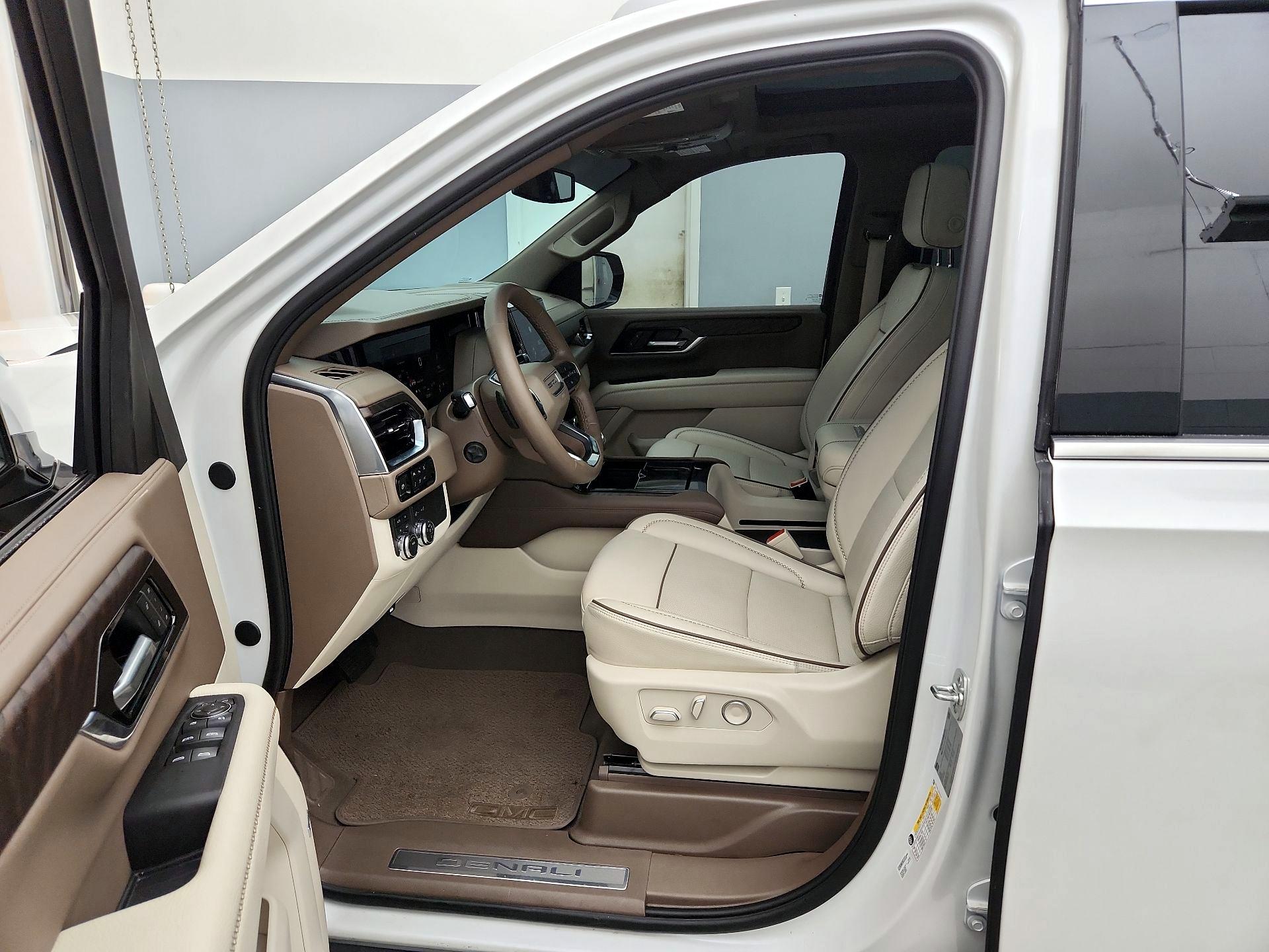 Thumbnail: 2025 GMC Yukon XL - 11