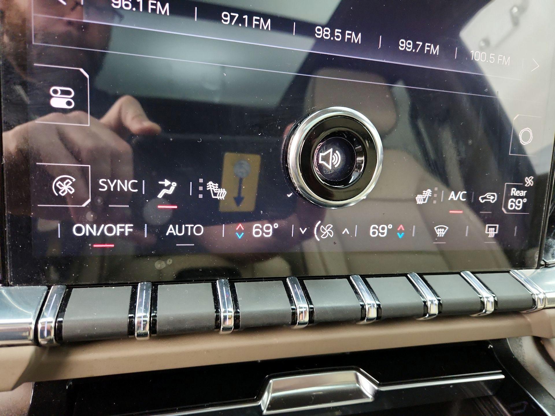 Thumbnail: 2025 GMC Yukon XL - 17