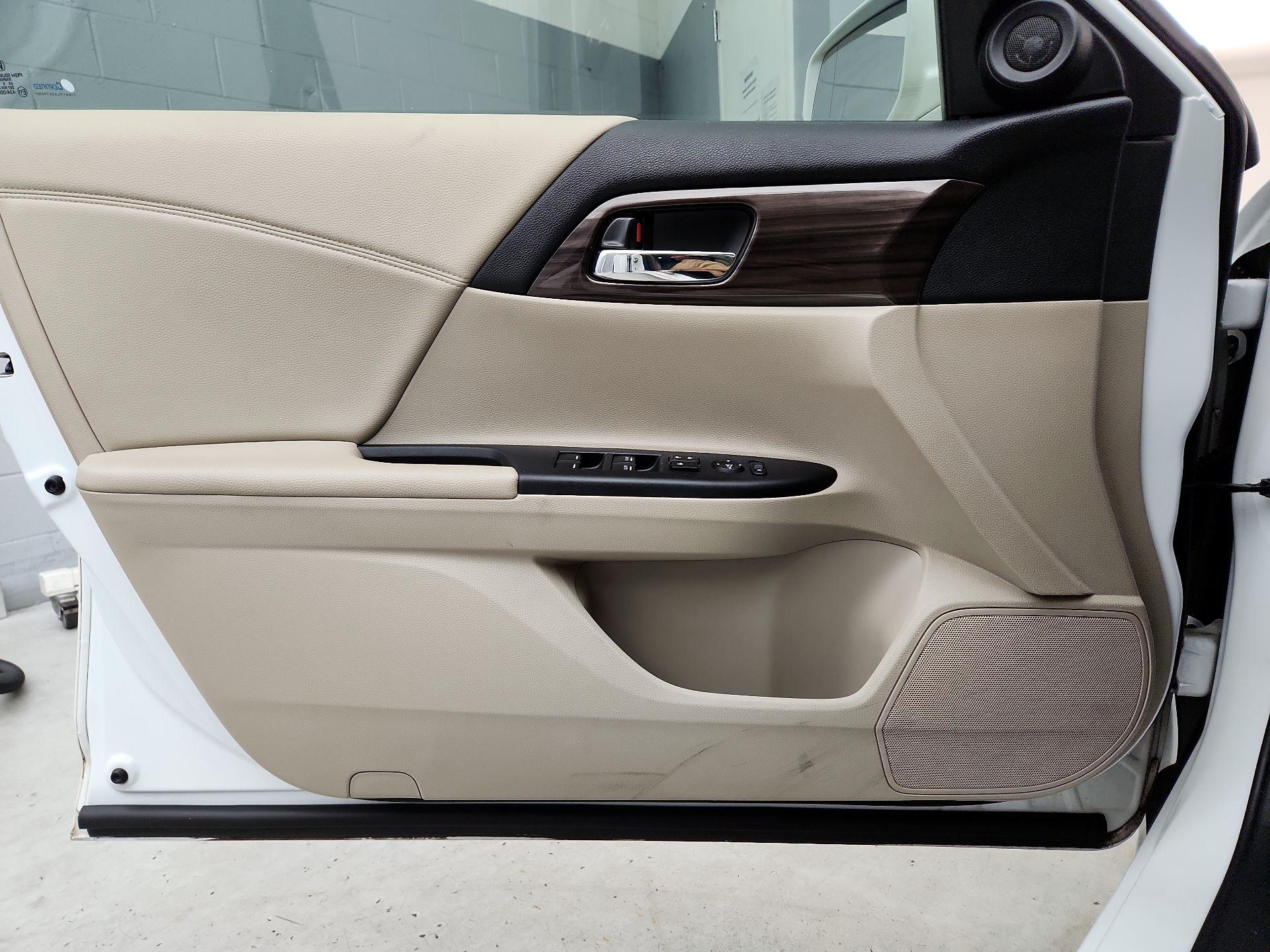 Thumbnail: 2016 Honda Accord - 12