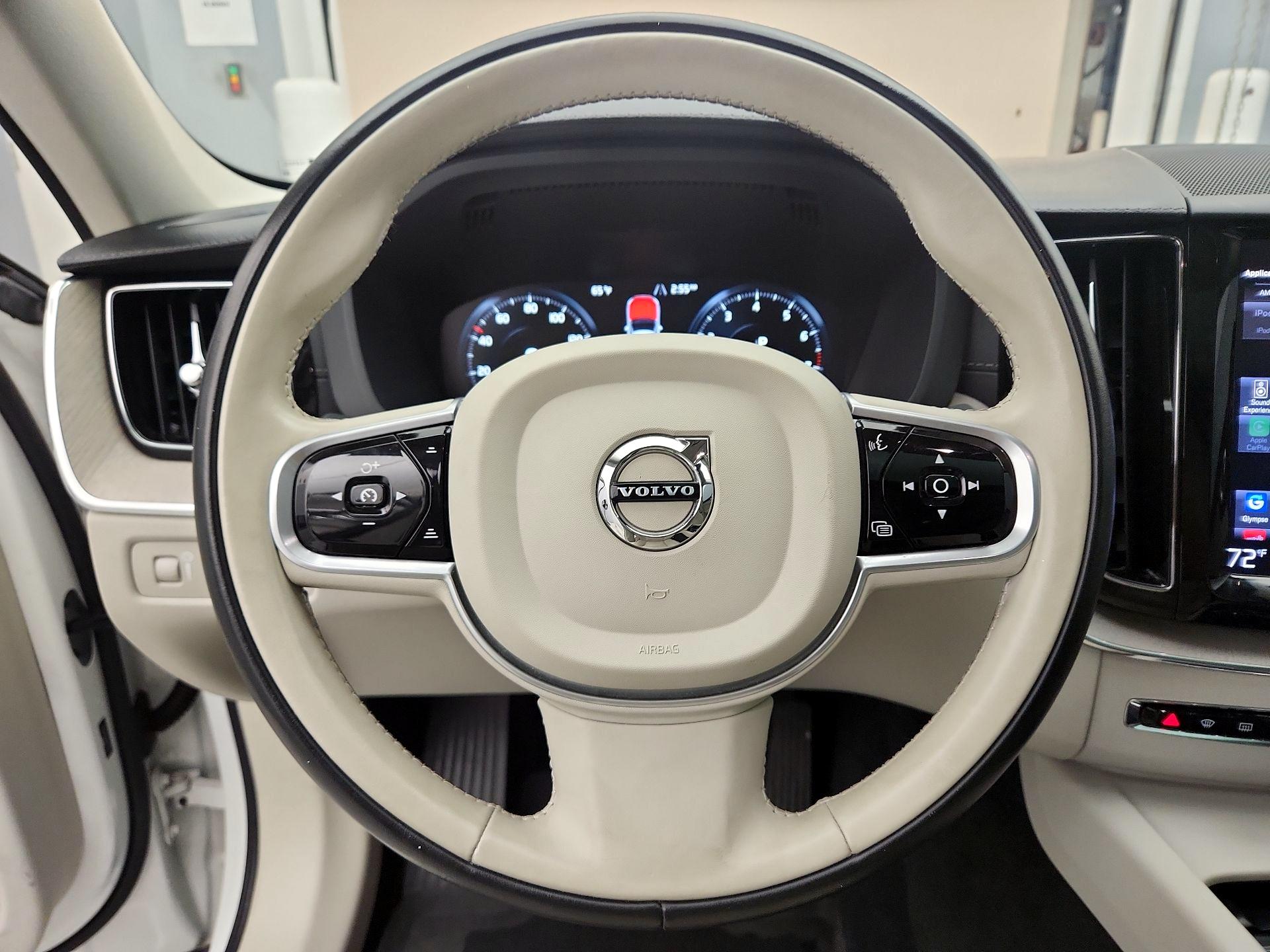 Thumbnail: 2021 Volvo XC60 - 10