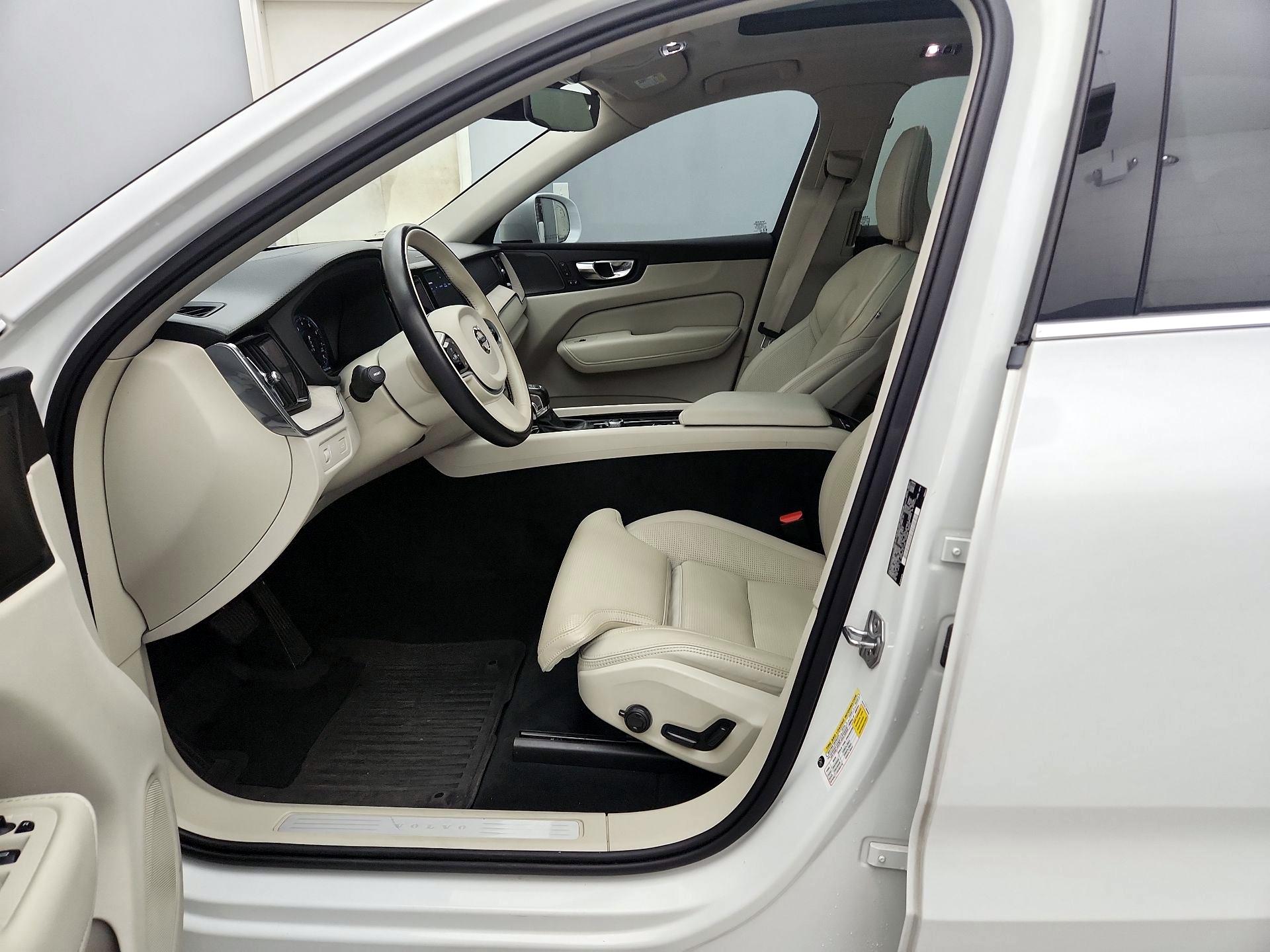 Thumbnail: 2021 Volvo XC60 - 11