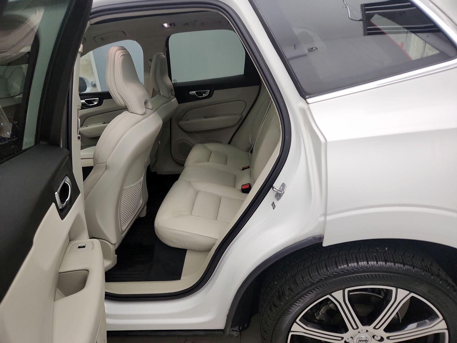Thumbnail: 2021 Volvo XC60 - 20