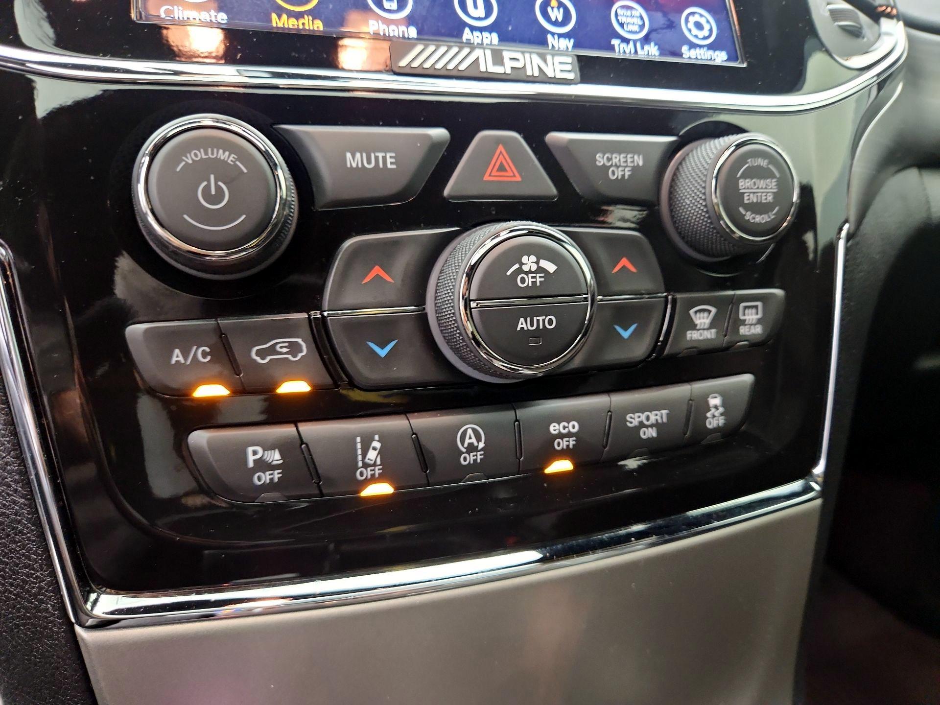 Thumbnail: 2021 Jeep Grand Cherokee - 17