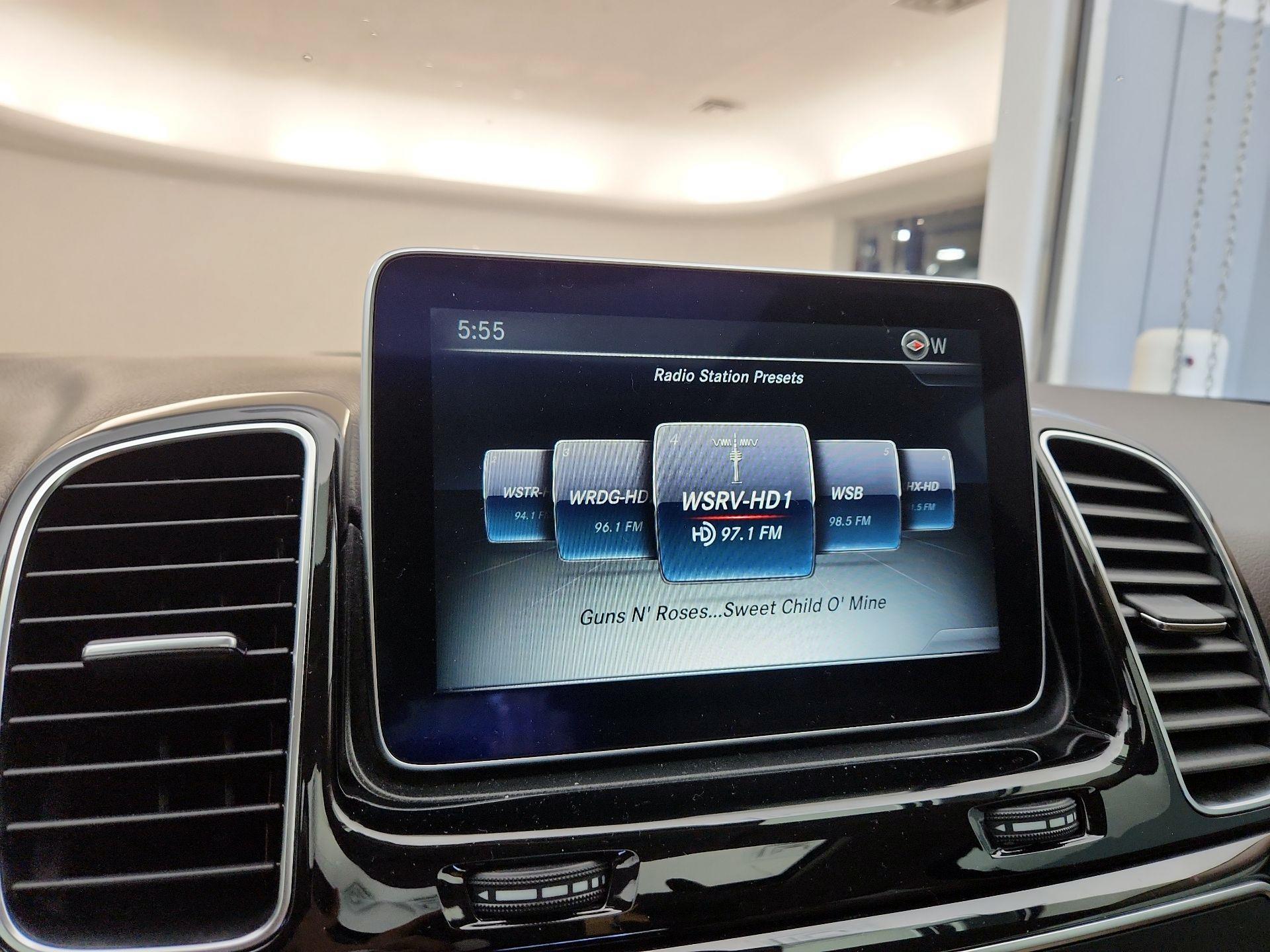 Thumbnail: 2016 Mercedes-Benz GLE - 16