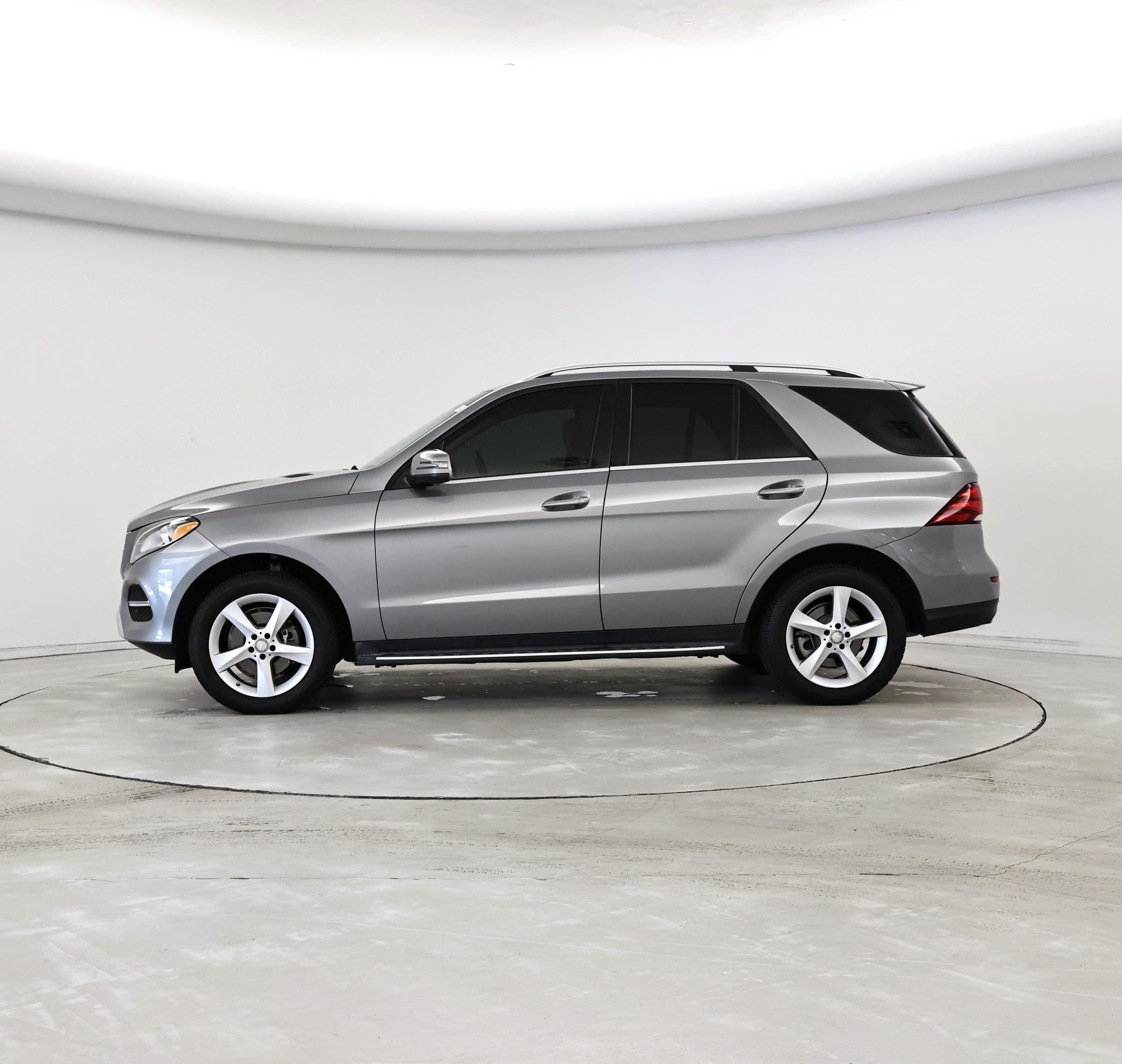 Thumbnail: 2016 Mercedes-Benz GLE - 3