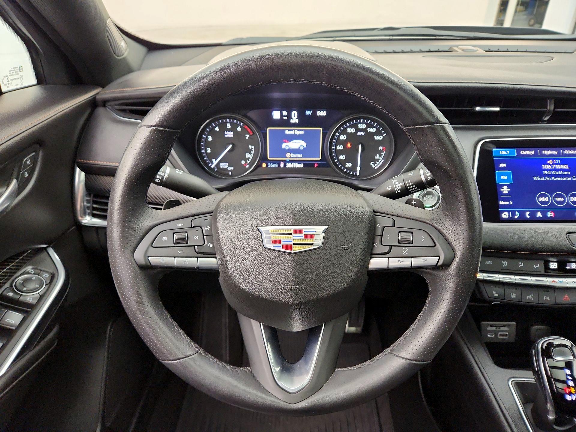 Thumbnail: 2022 Cadillac XT4 - 10