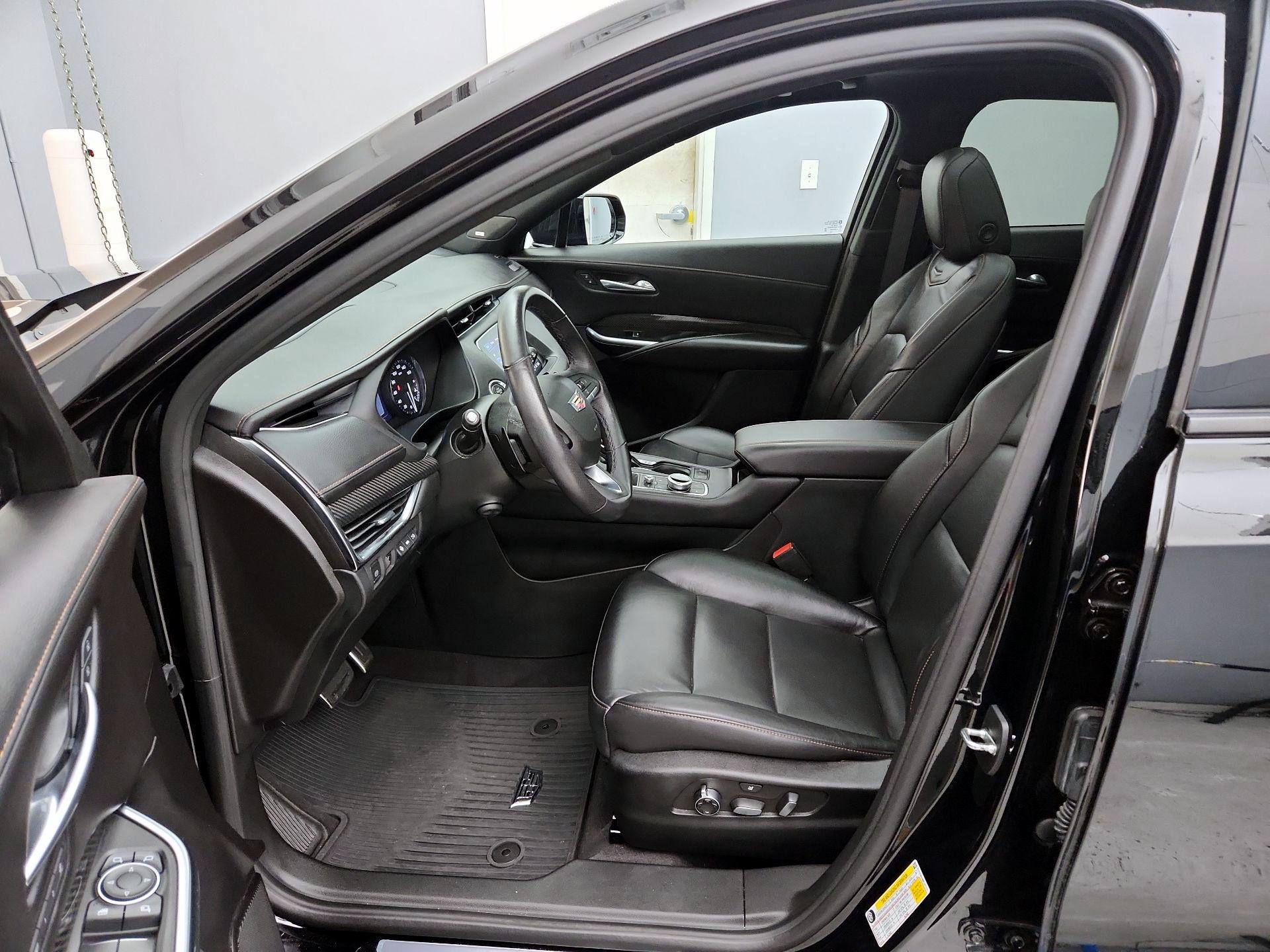 Thumbnail: 2022 Cadillac XT4 - 11