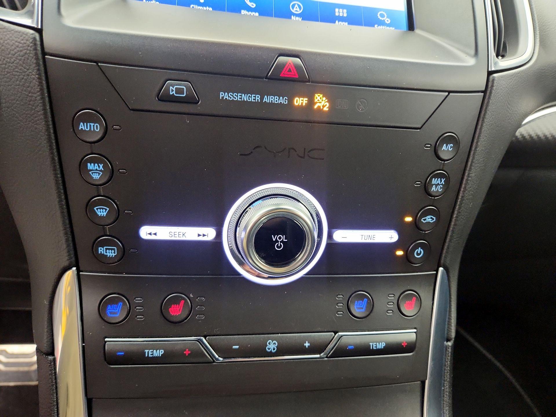 Thumbnail: 2020 Ford Edge - 17