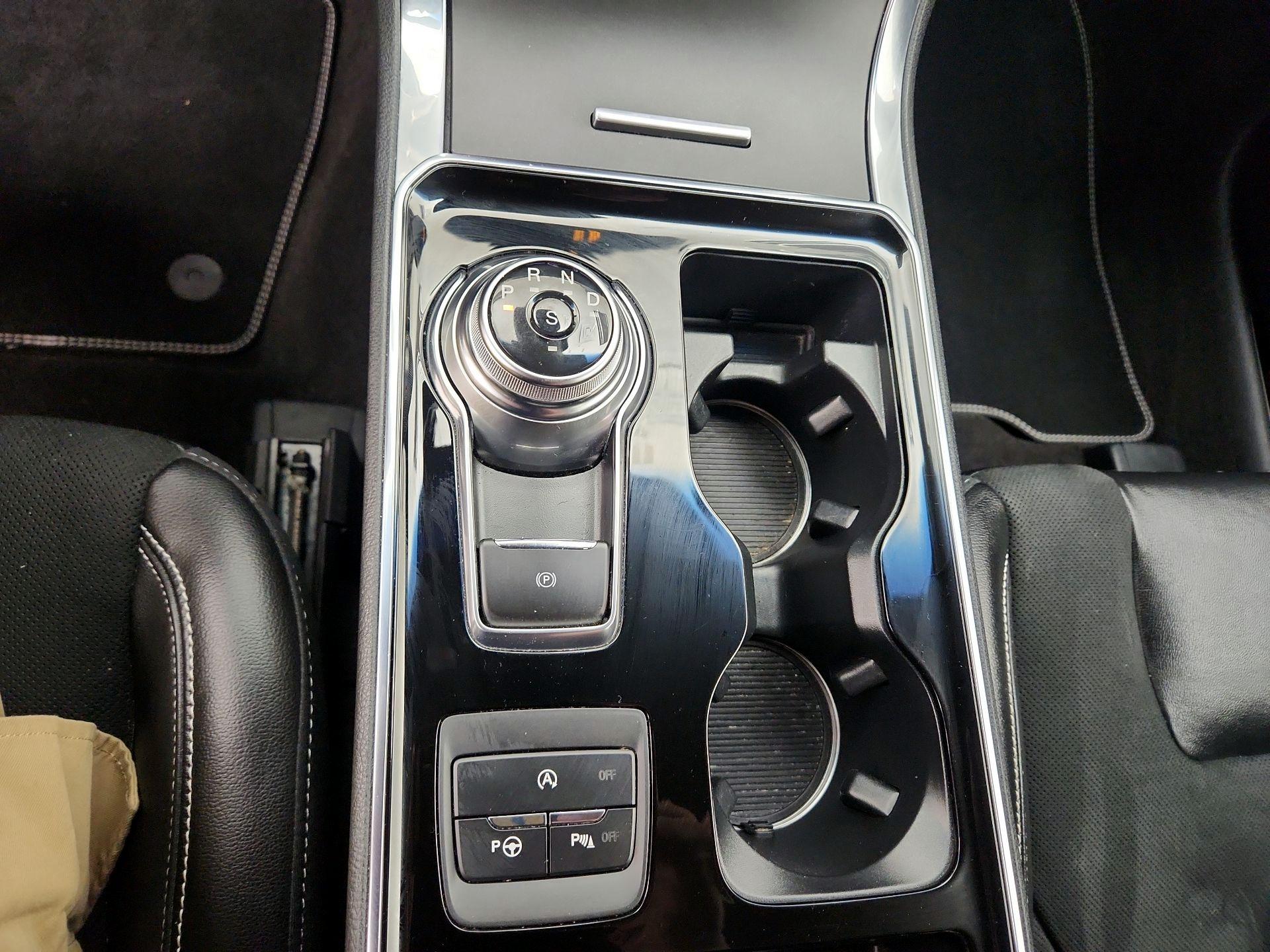 Thumbnail: 2020 Ford Edge - 18