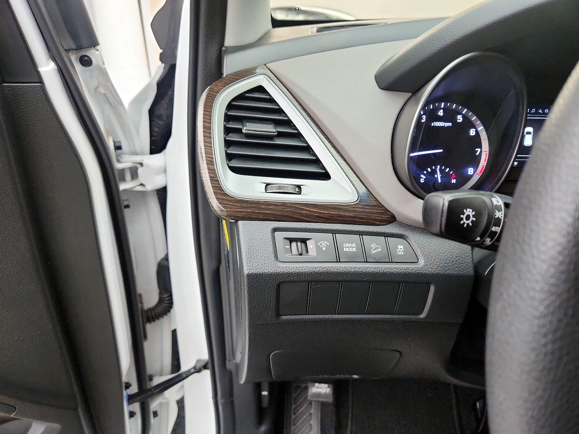 Thumbnail: 2017 Hyundai Santa Fe - 13