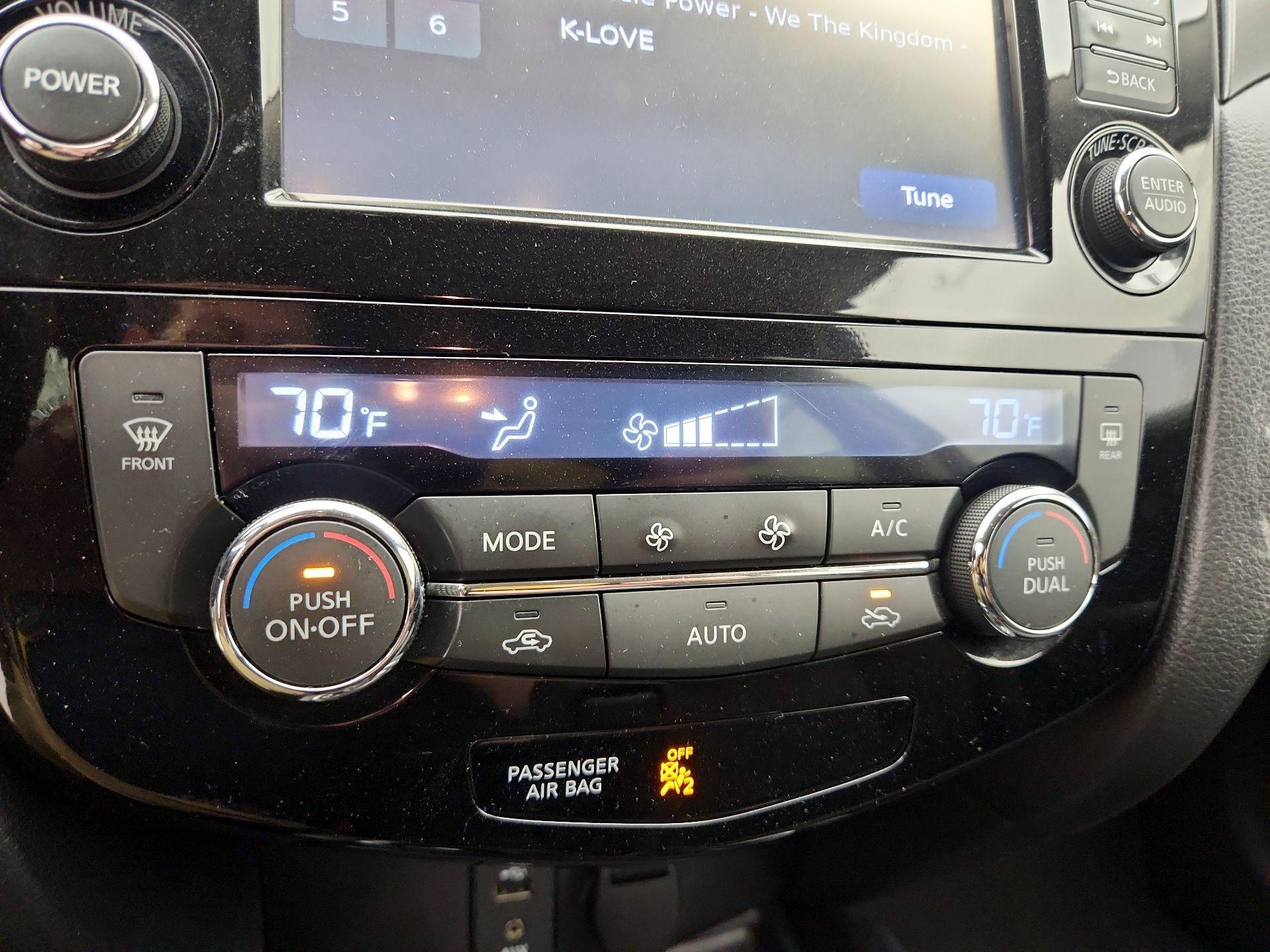 Thumbnail: 2015 Nissan Rogue - 17