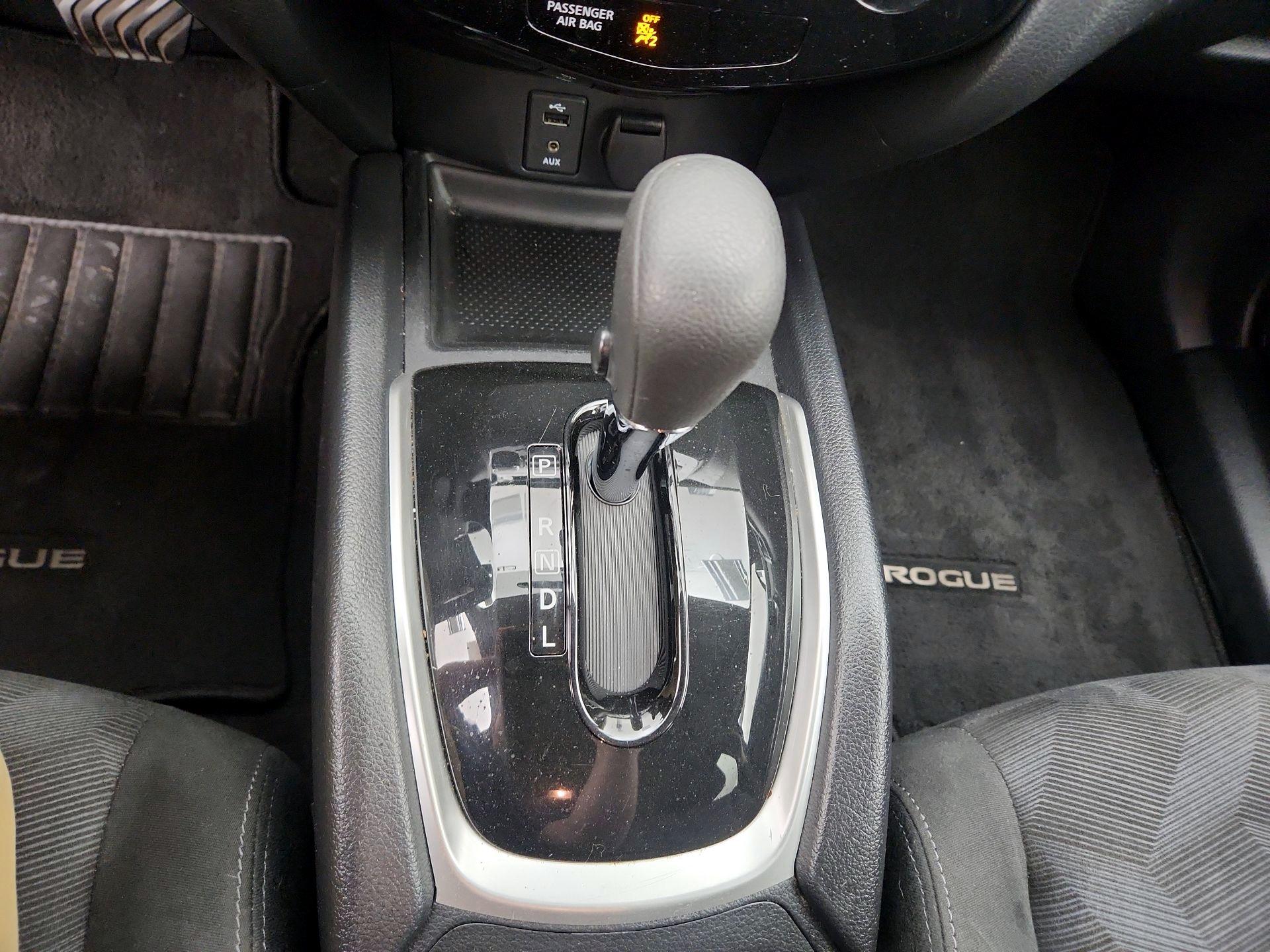 Thumbnail: 2015 Nissan Rogue - 18