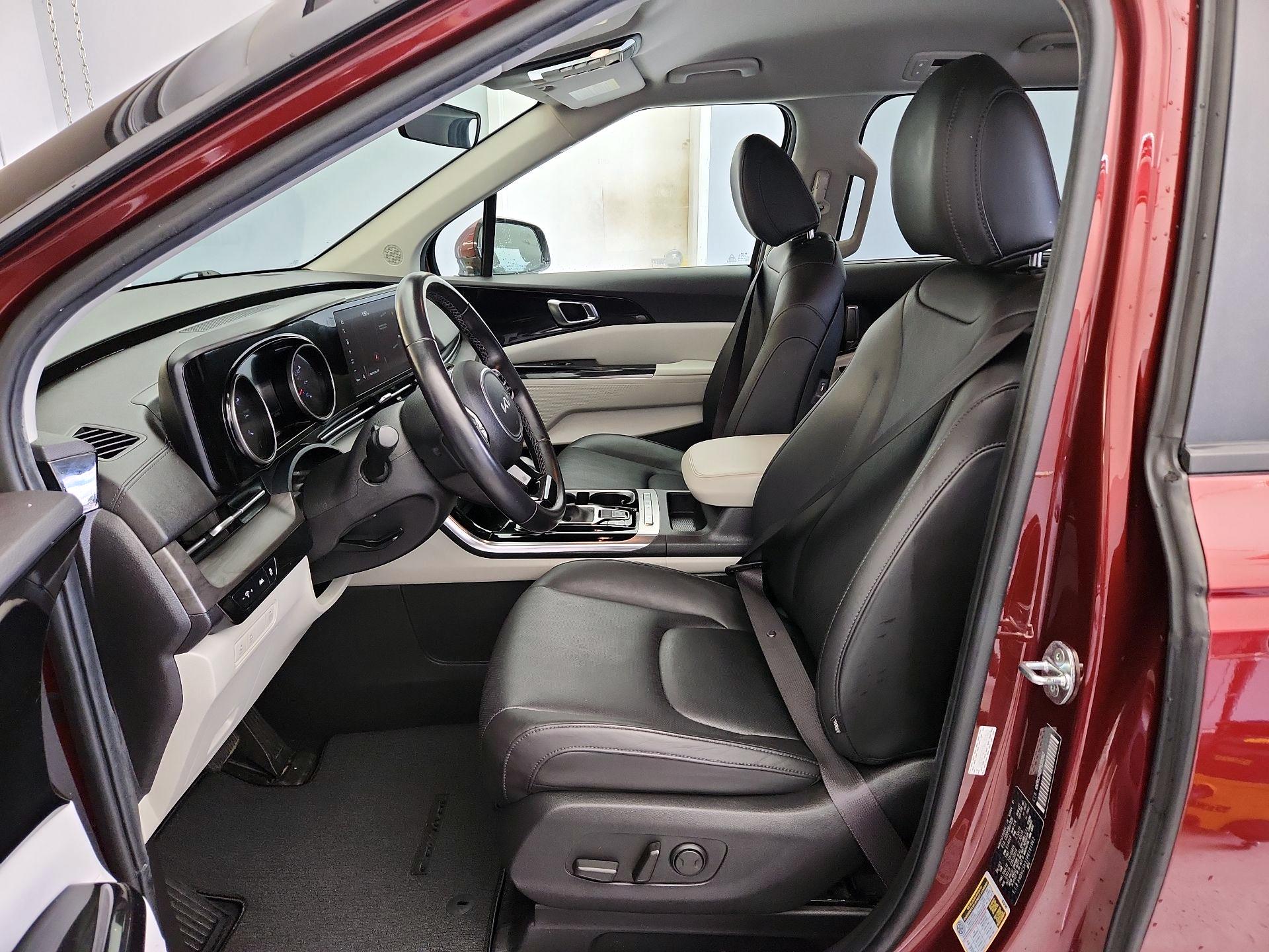 Thumbnail: 2023 Kia Carnival - 11