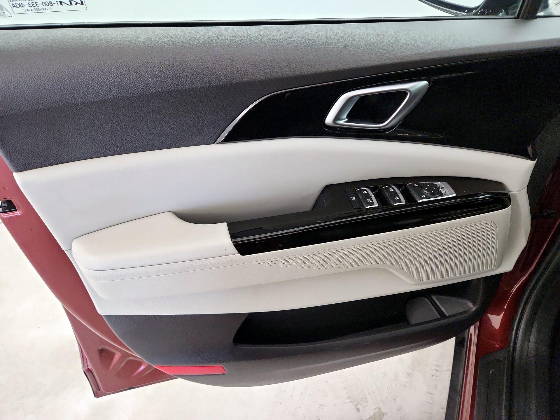Thumbnail: 2023 Kia Carnival - 12