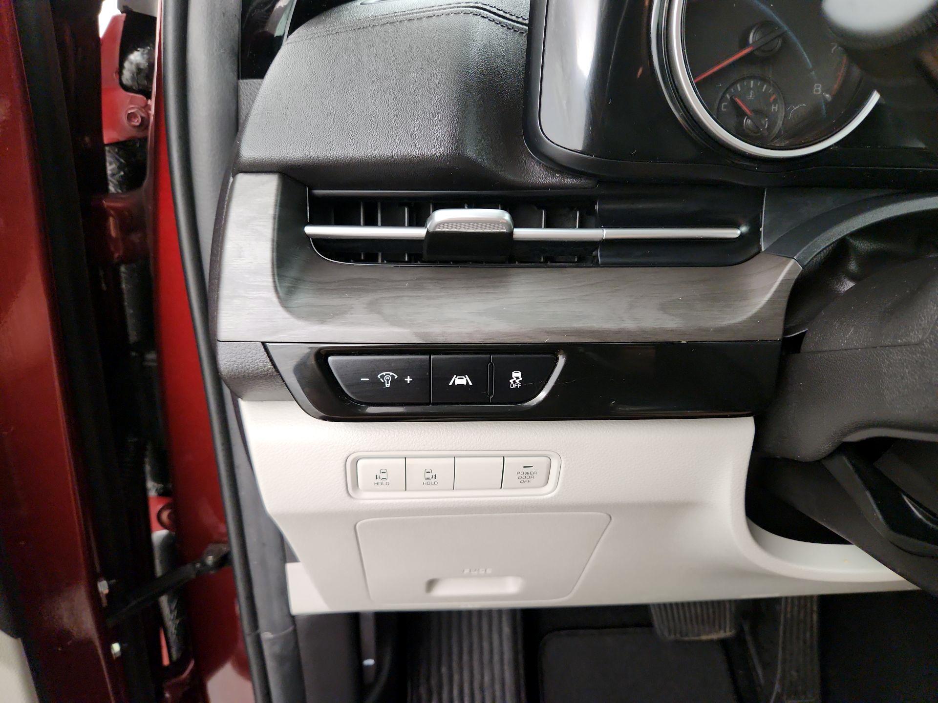 Thumbnail: 2023 Kia Carnival - 13