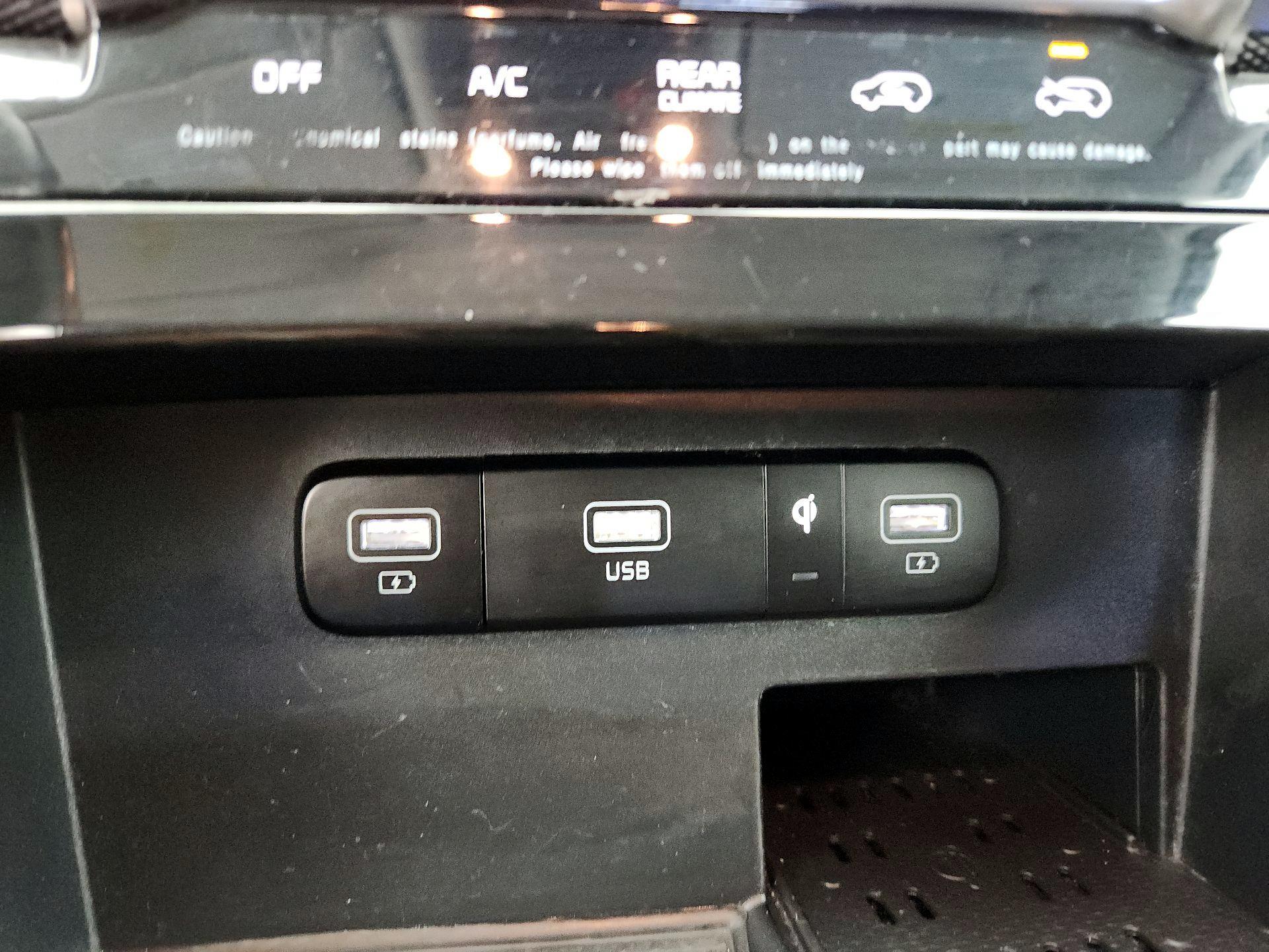 Thumbnail: 2023 Kia Carnival - 19