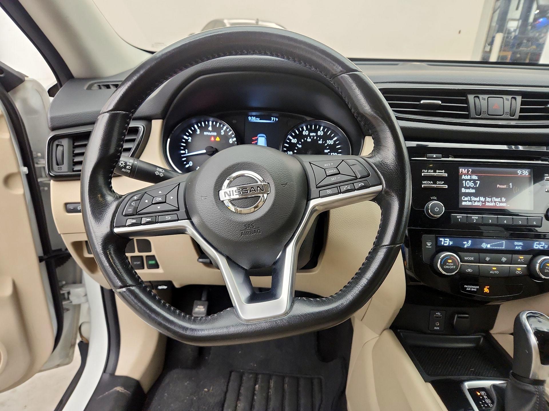 Thumbnail: 2017 Nissan Rogue - 10