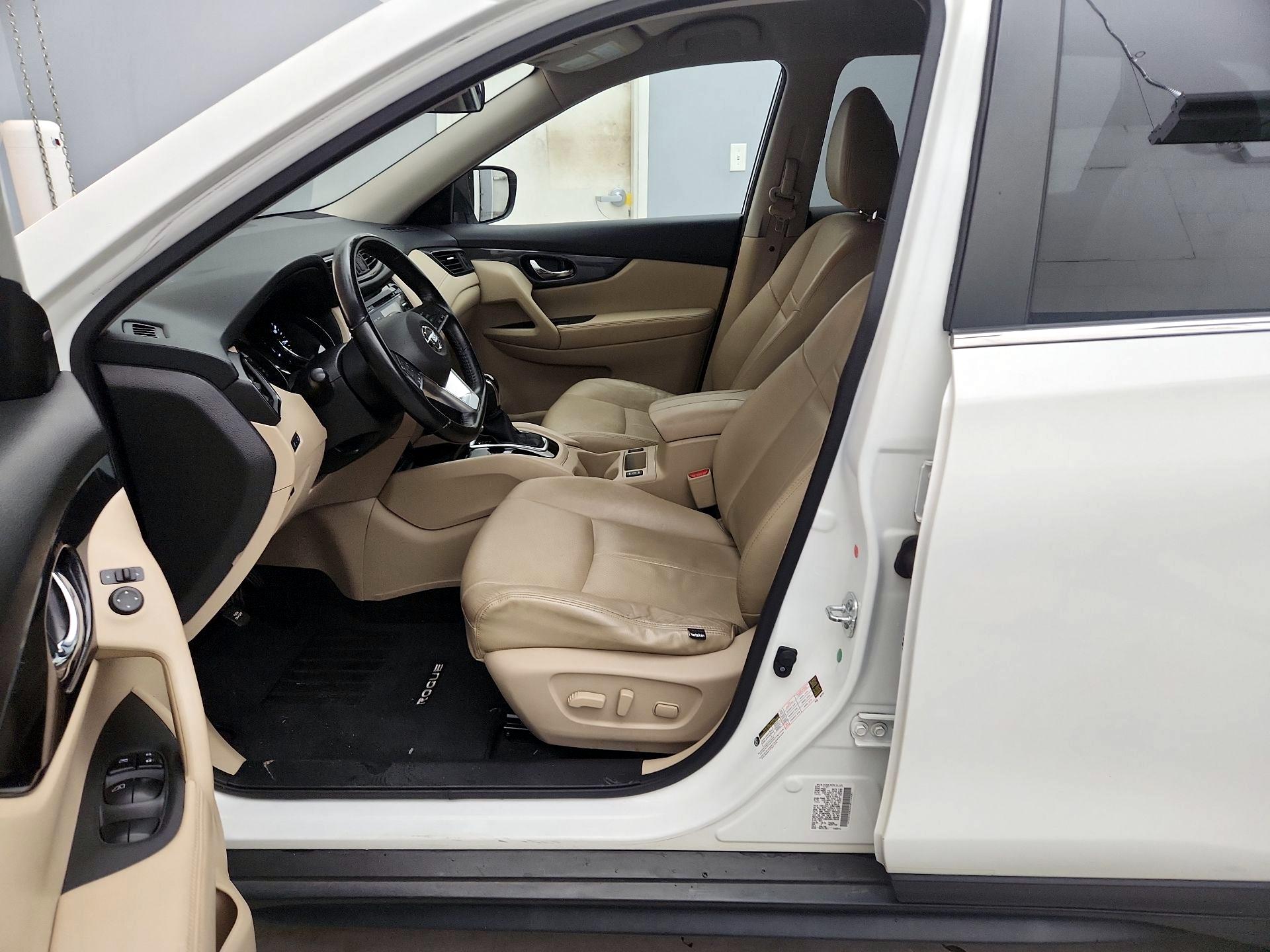 Thumbnail: 2017 Nissan Rogue - 11