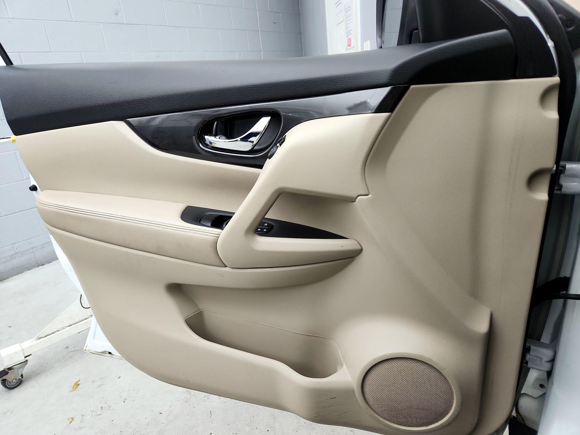 Thumbnail: 2017 Nissan Rogue - 12