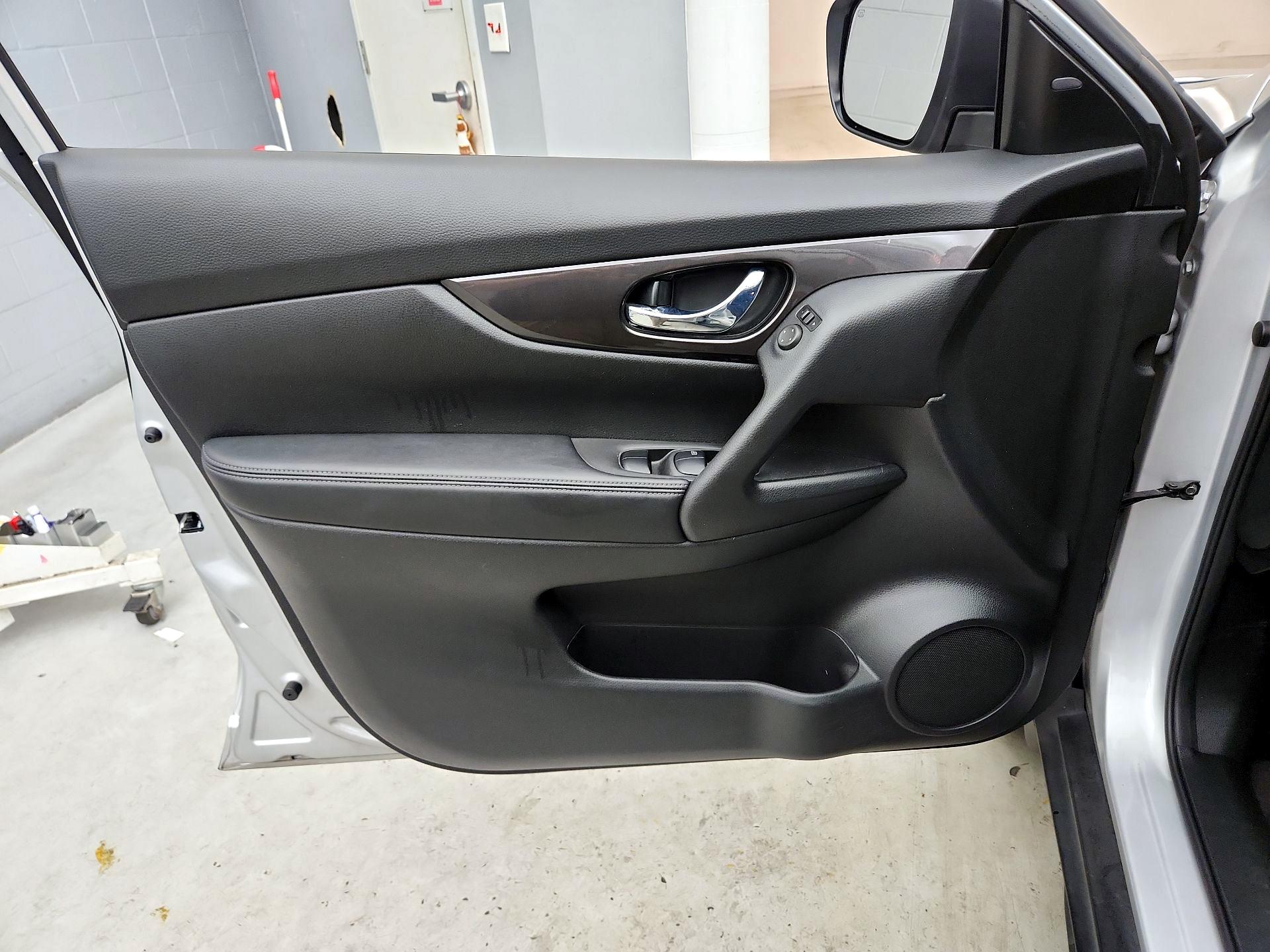 Thumbnail: 2019 Nissan Rogue - 12