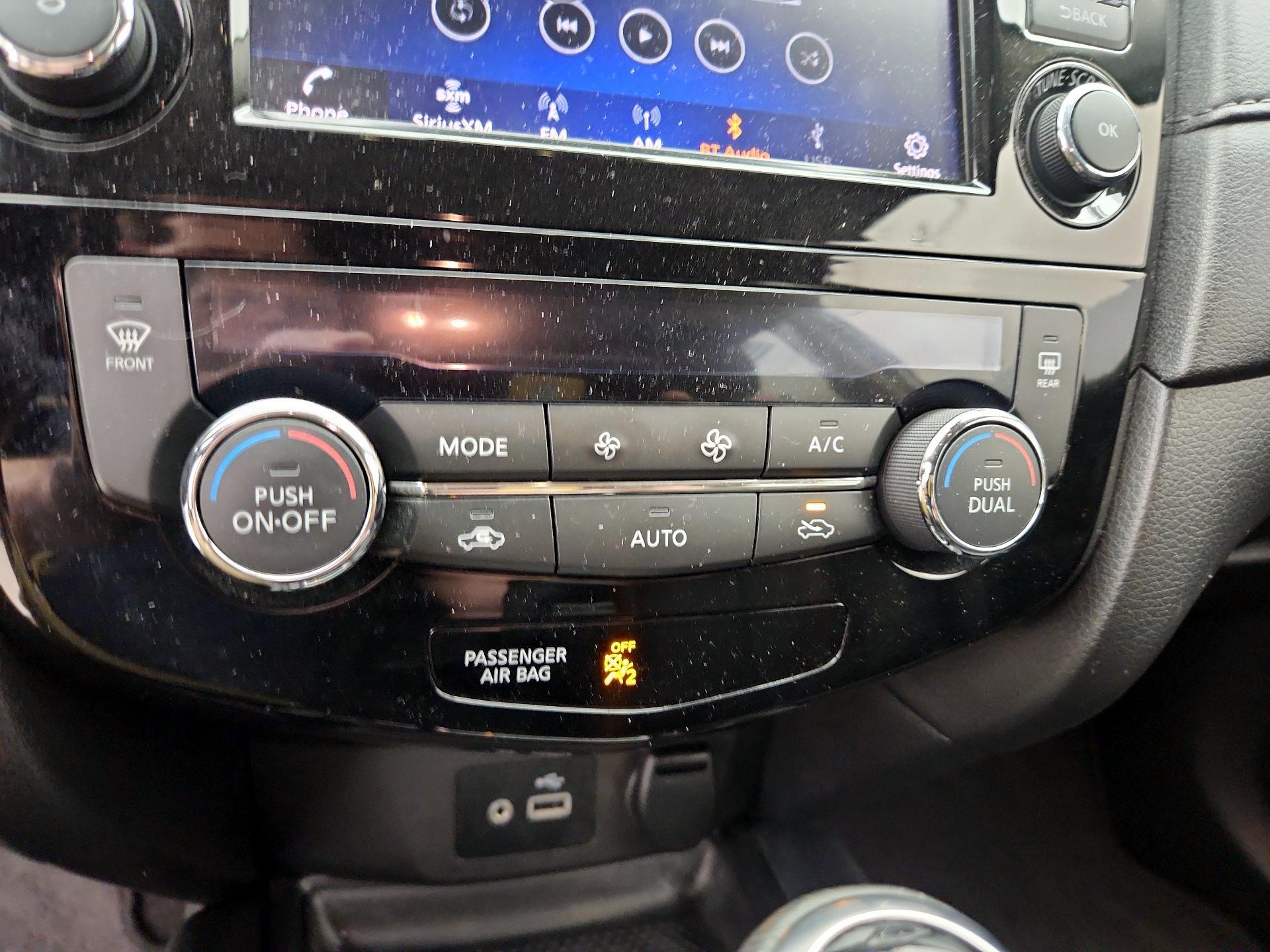 Thumbnail: 2019 Nissan Rogue - 16