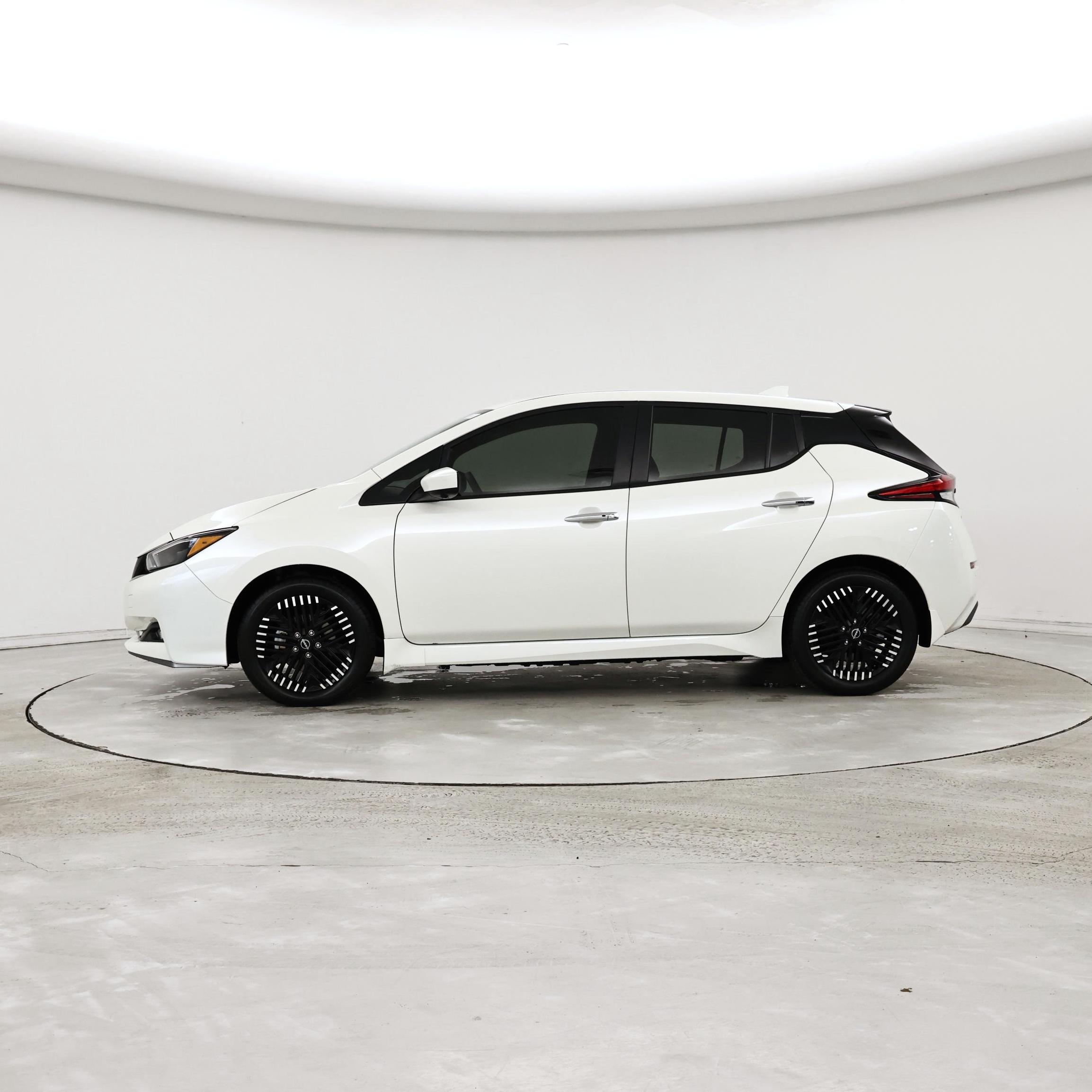 Thumbnail: 2023 Nissan Leaf - 3