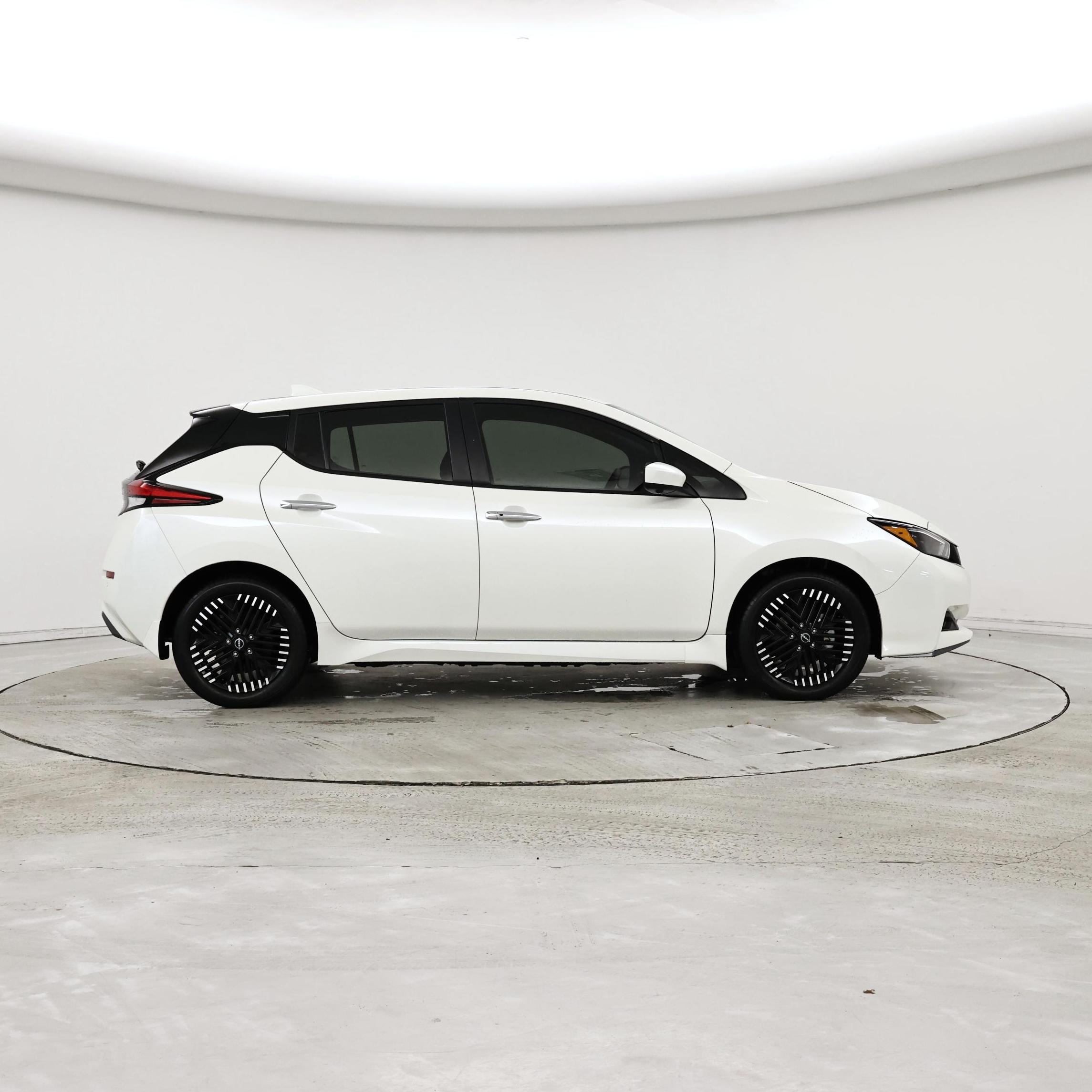 Thumbnail: 2023 Nissan Leaf - 7