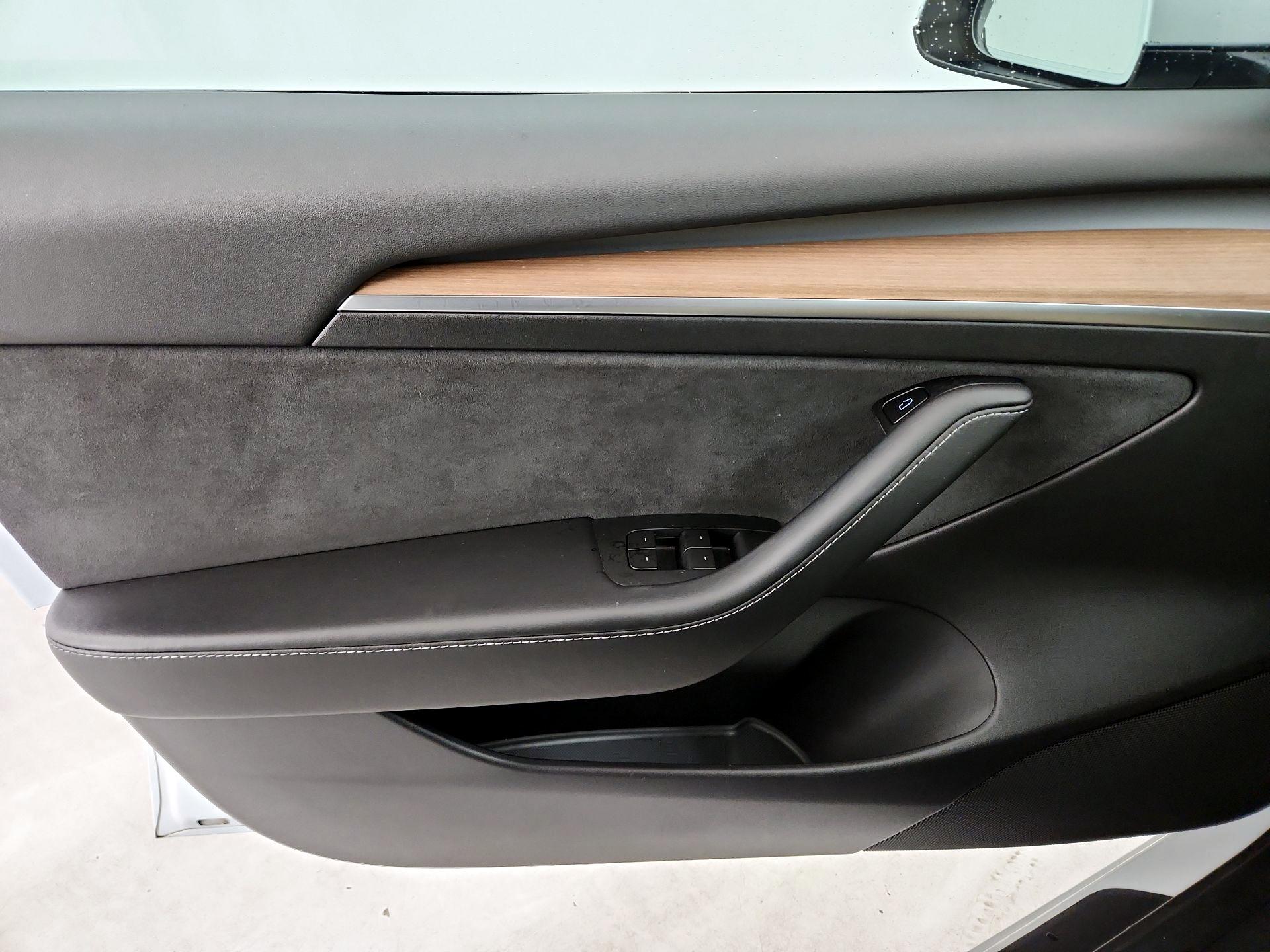 Thumbnail: 2021 Tesla Model 3 - 12