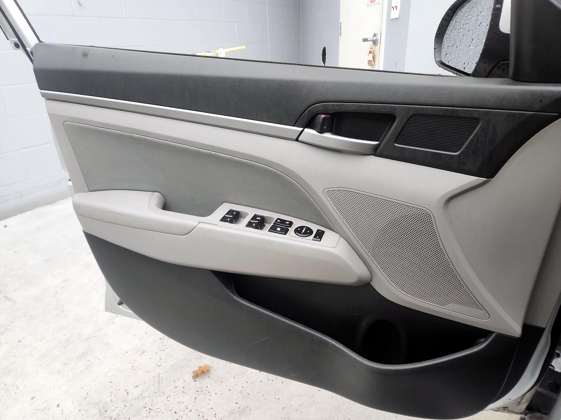 Thumbnail: 2018 Hyundai Elantra - 12