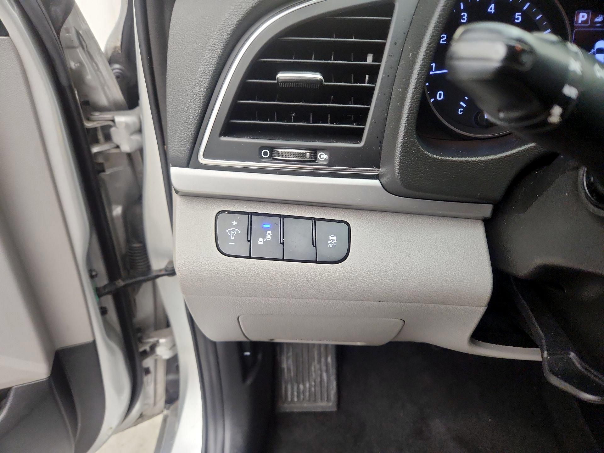 Thumbnail: 2018 Hyundai Elantra - 13