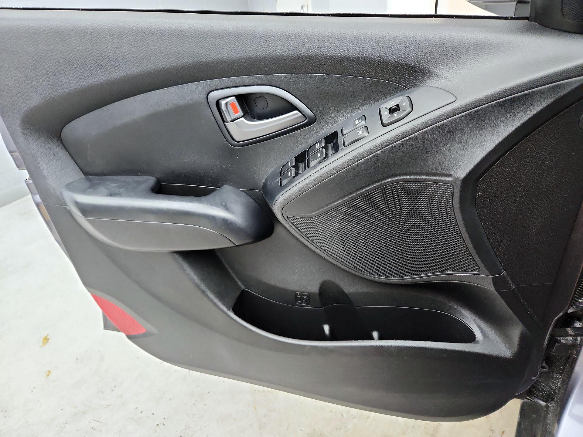 Thumbnail: 2015 Hyundai Tucson - 12