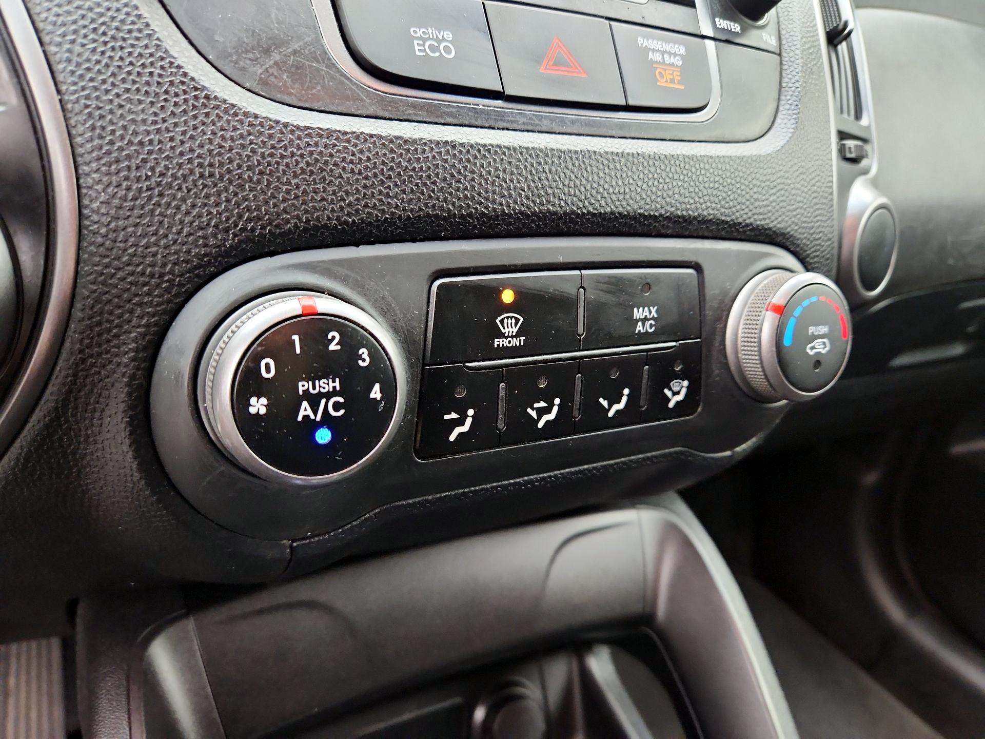 Thumbnail: 2015 Hyundai Tucson - 15