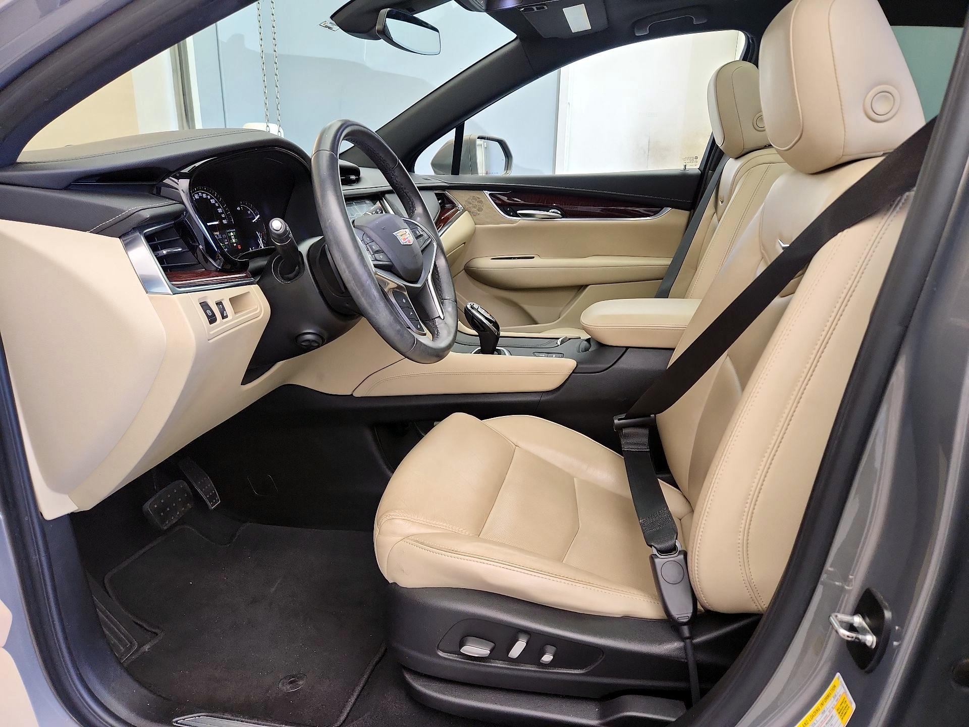 Thumbnail: 2018 Cadillac XT5 - 11
