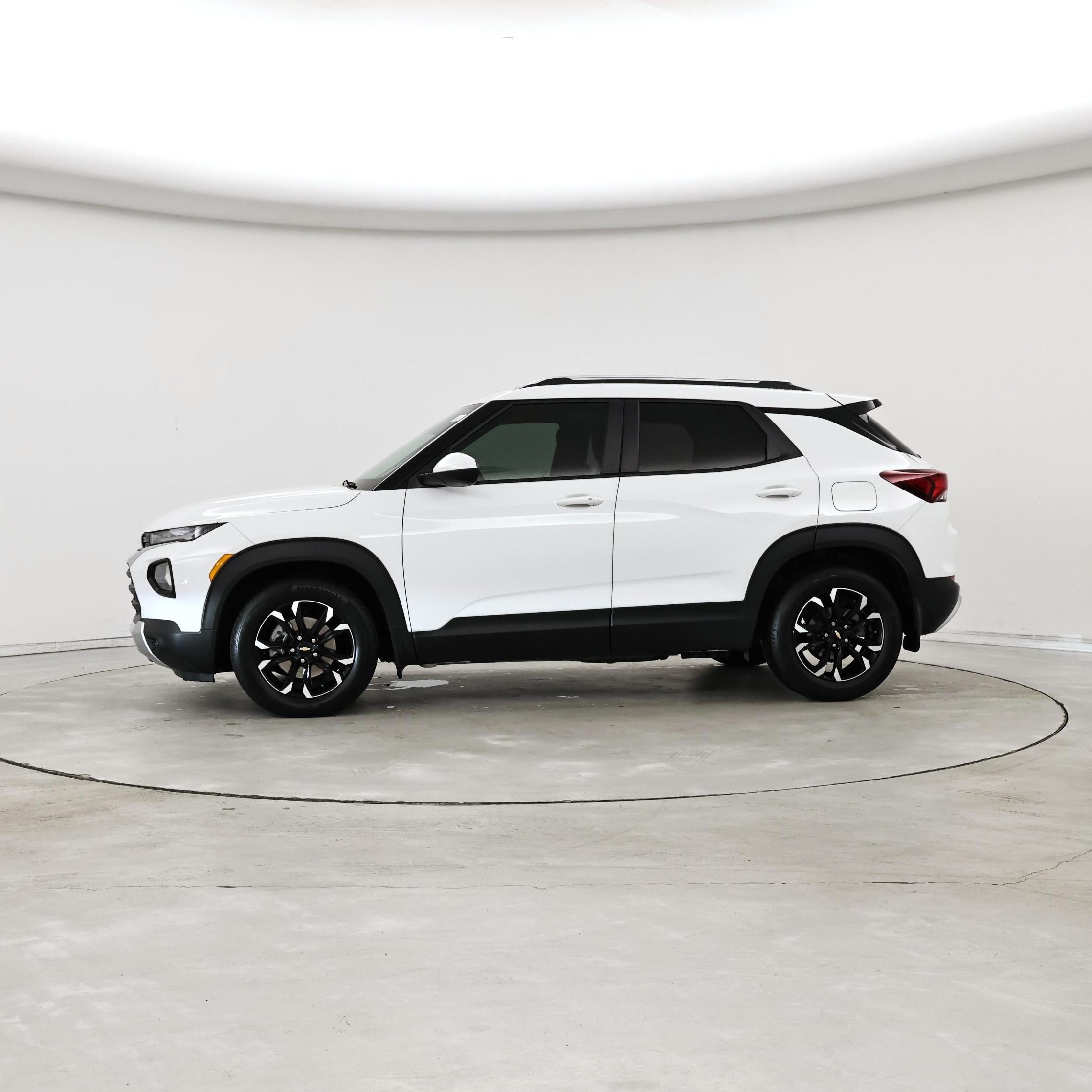 Thumbnail: 2023 Chevrolet TrailBlazer - 3