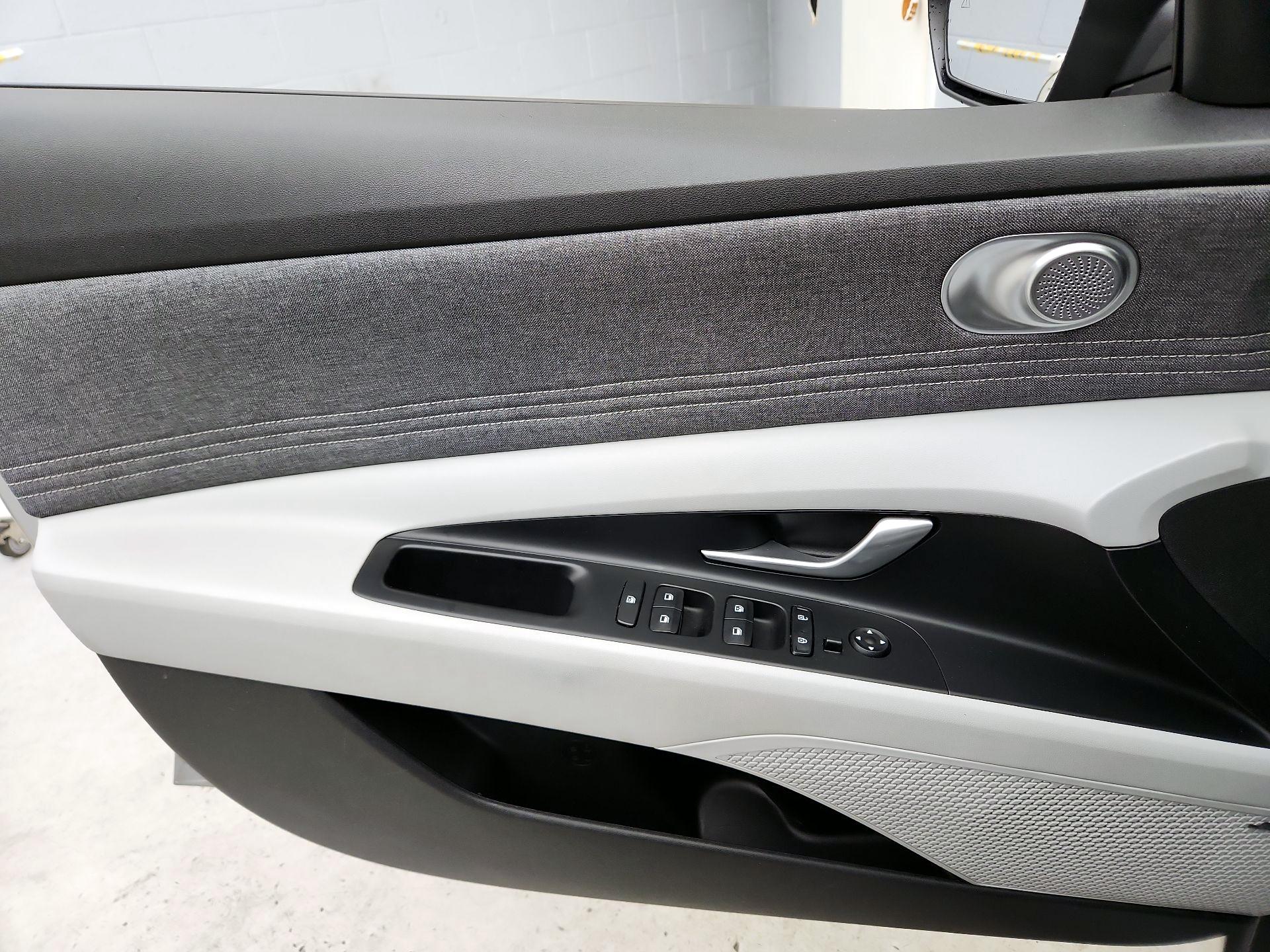 Thumbnail: 2022 Hyundai Elantra - 12