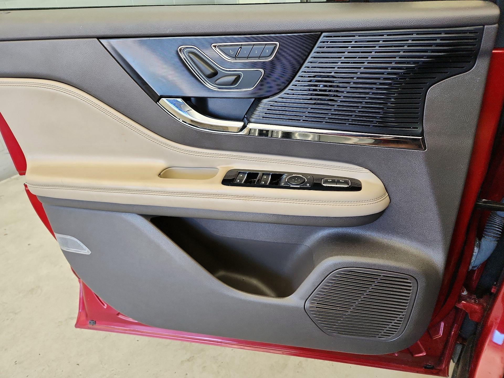 Thumbnail: 2020 Lincoln Corsair - 12