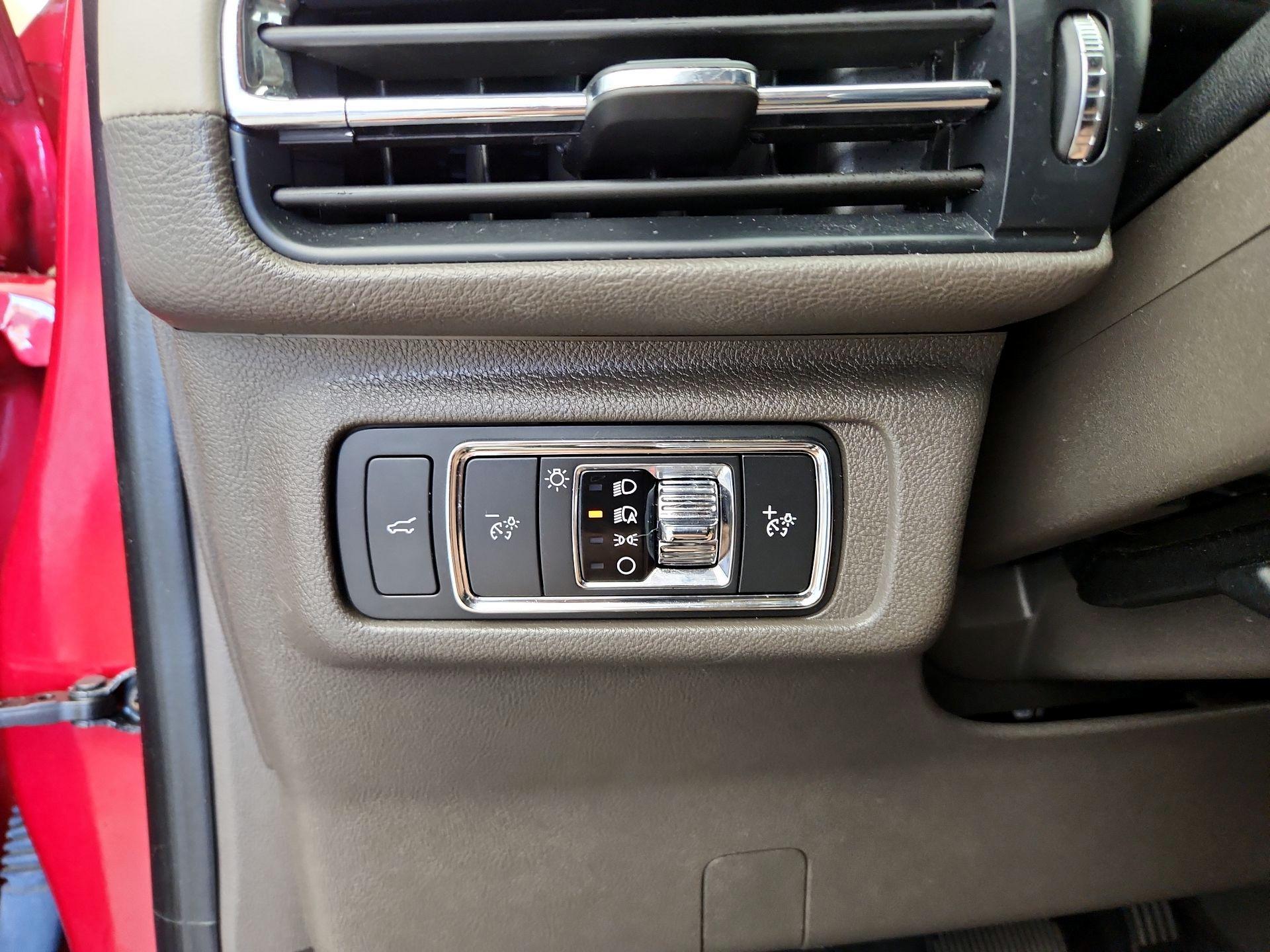 Thumbnail: 2020 Lincoln Corsair - 13