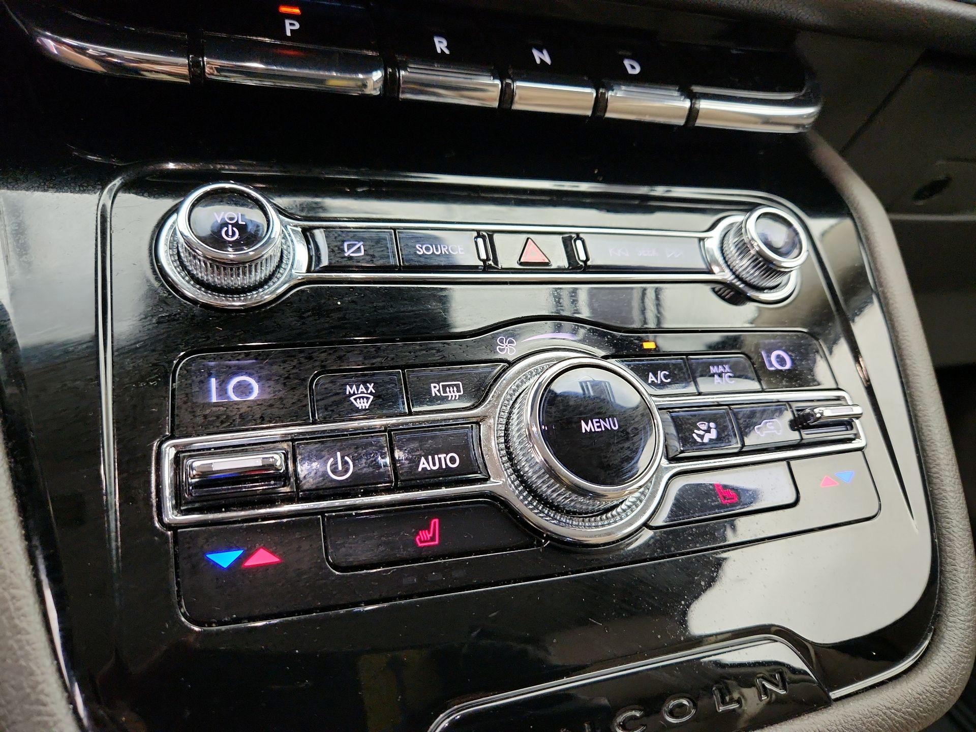 Thumbnail: 2020 Lincoln Corsair - 16