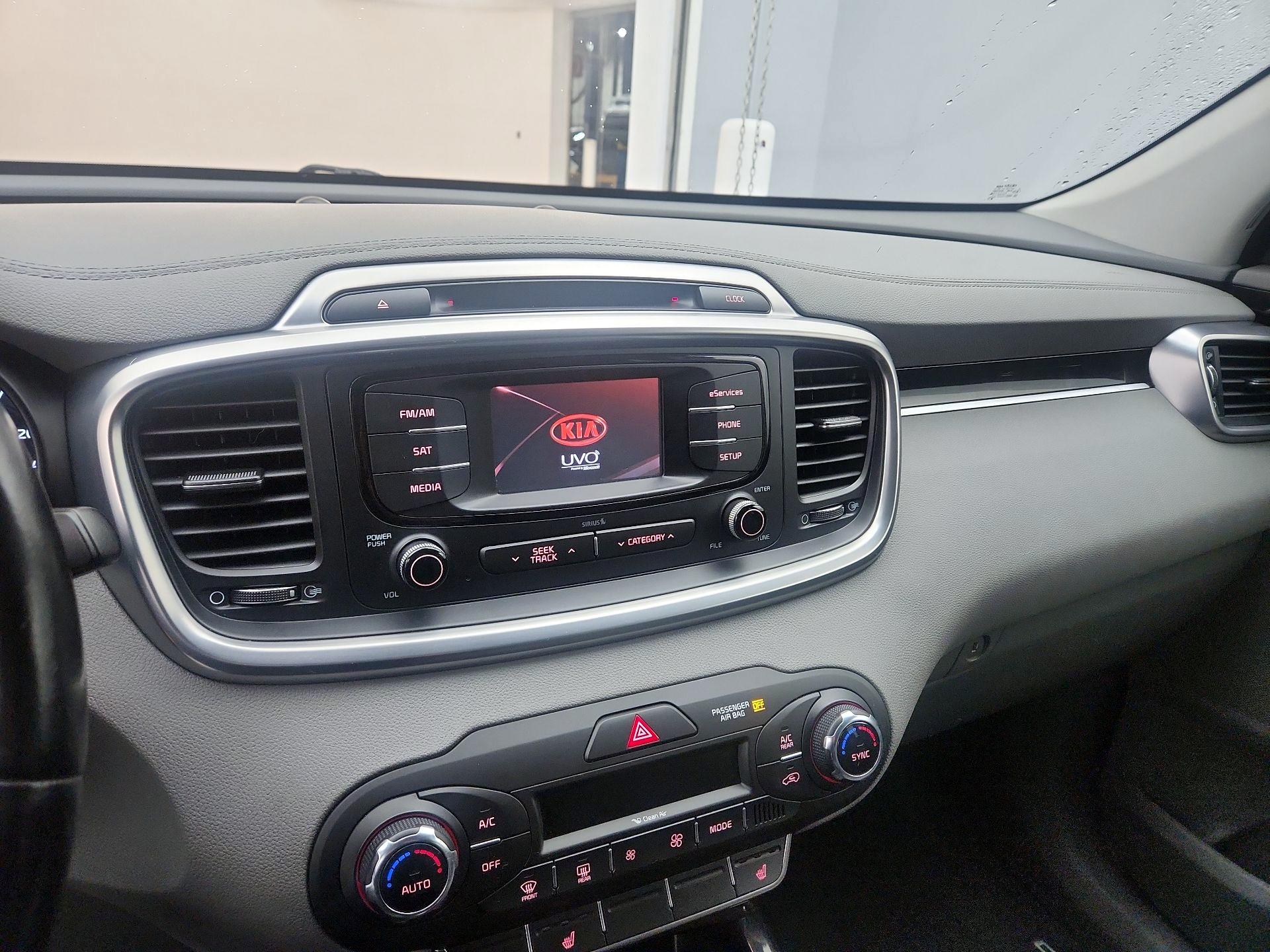 Thumbnail: 2016 Kia Sorento - 15