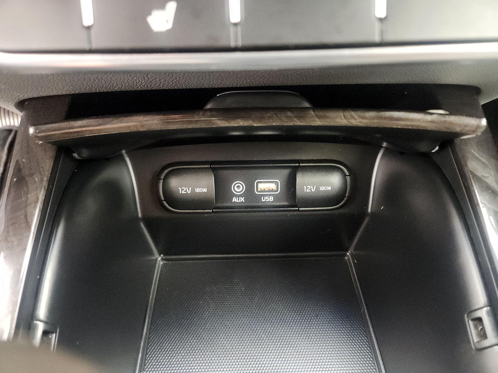 Thumbnail: 2016 Kia Sorento - 18